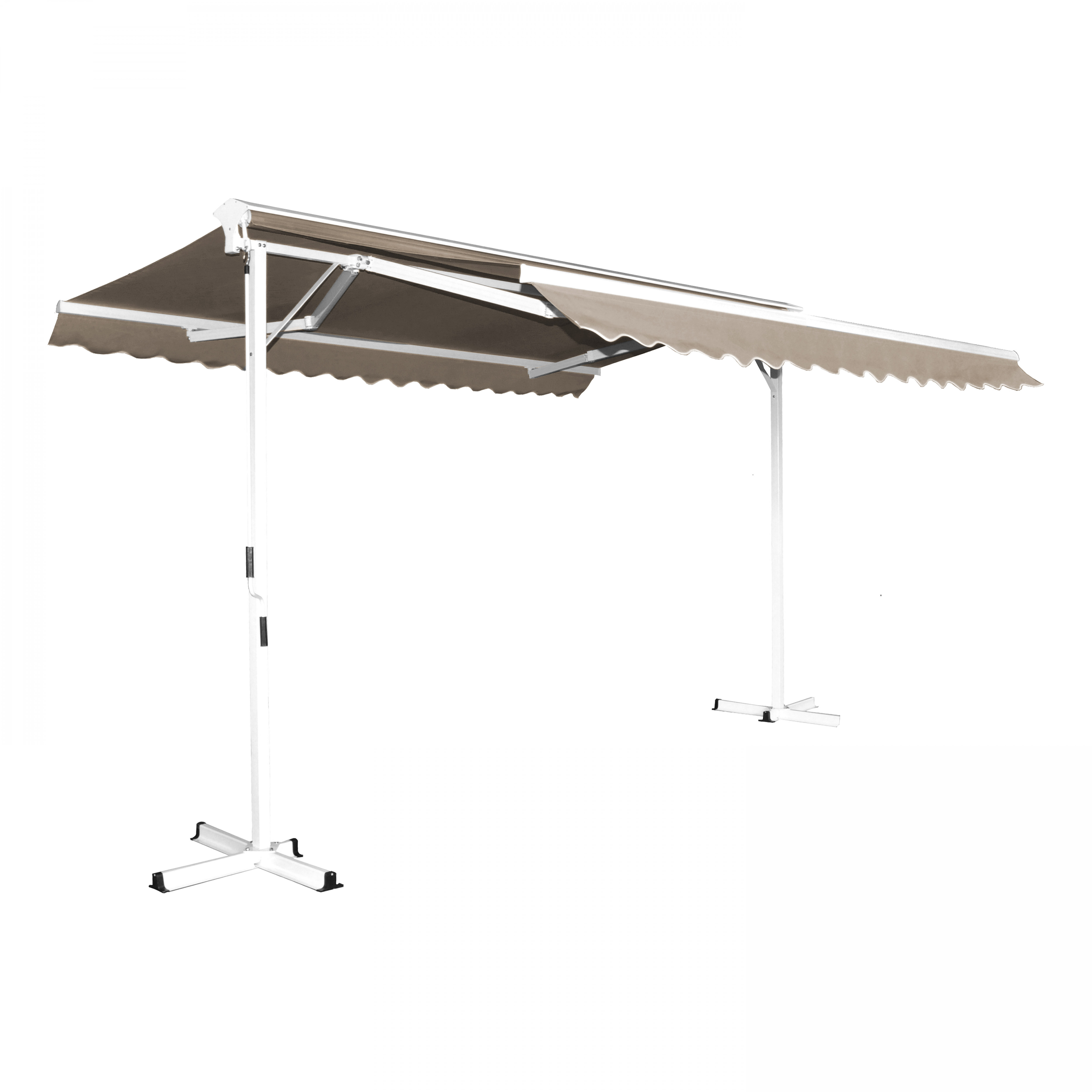 Eine offene, beige Terrassenmarkise. Sie hat einen weißen Rahmen und einen gewellten Rand. Der Hintergrund ist weiß.