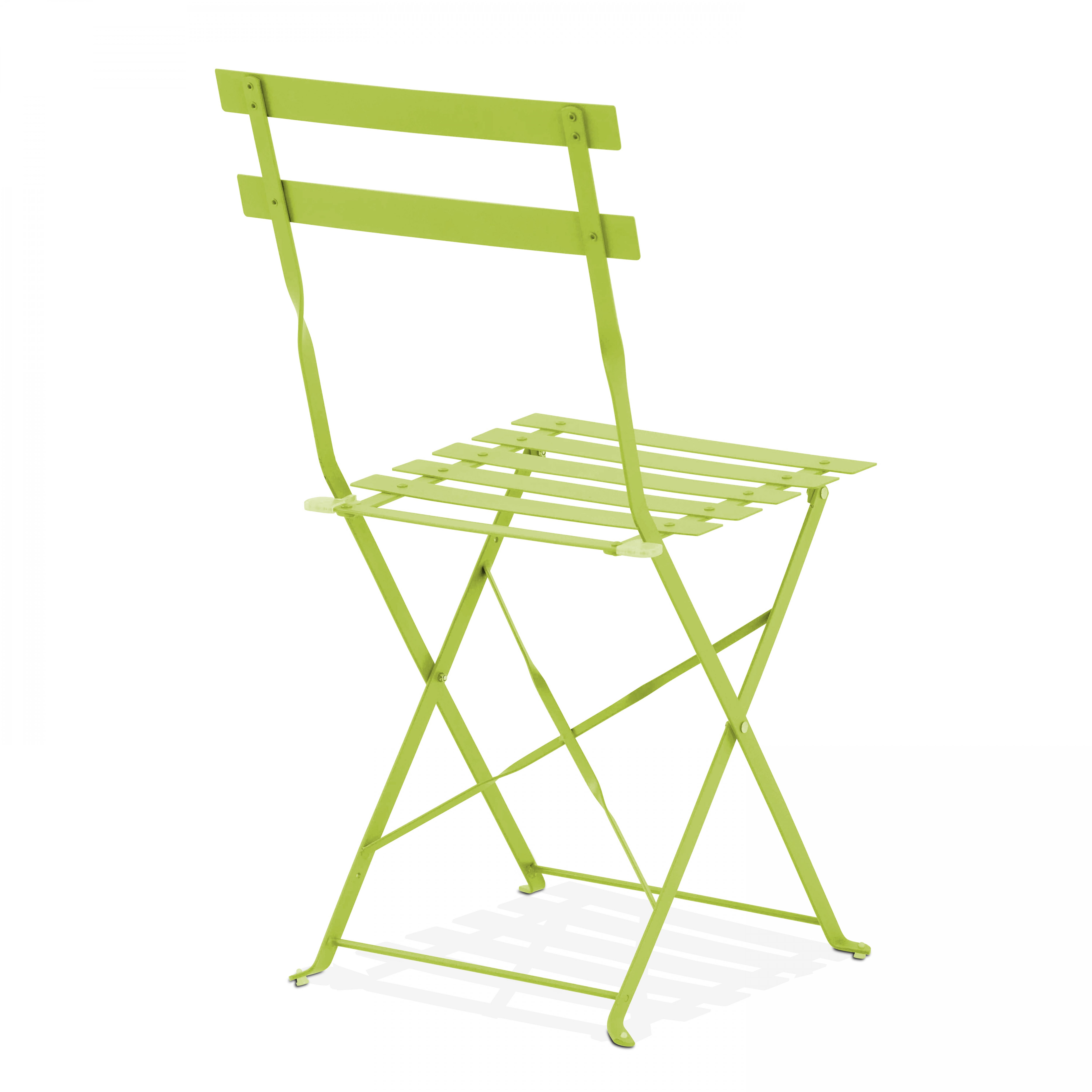 Ein limettengrüner Klappstuhl, von der Seite gesehen, mit Latten Sitz und Rücken. Weißer Hintergrund.