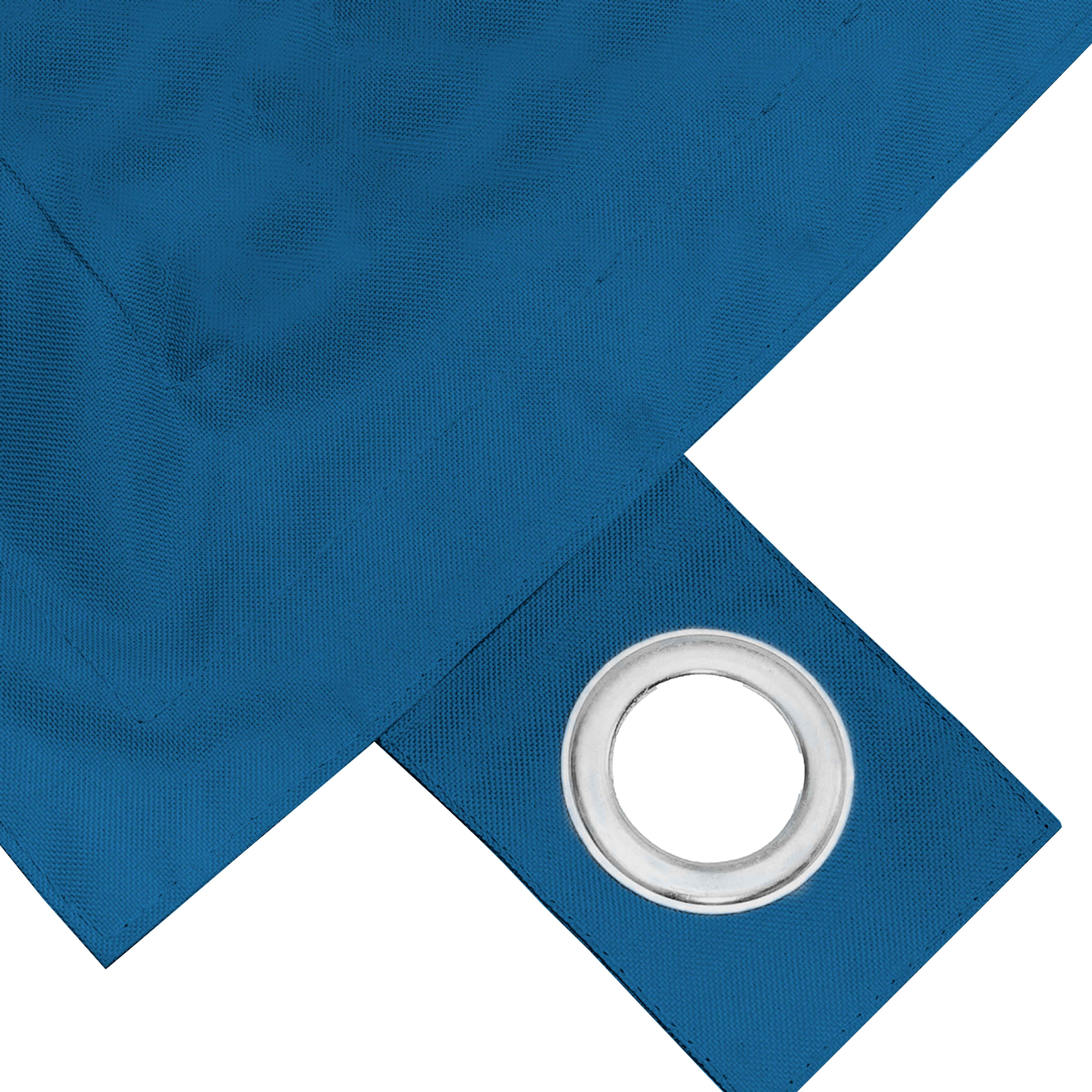 Nahaufnahme von blauem Stoff mit silberner Öse.