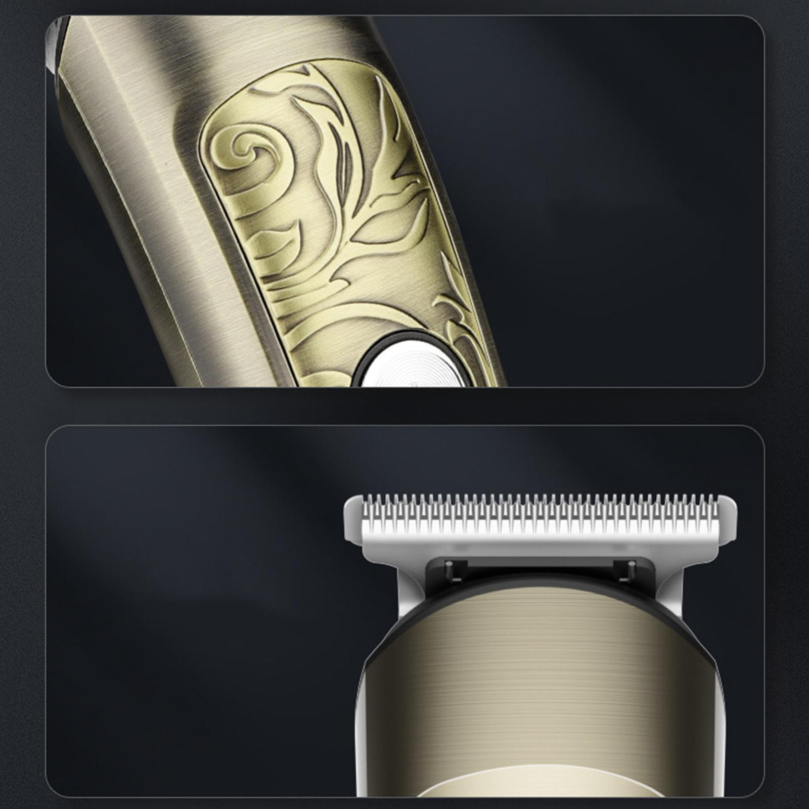 Nahaufnahme eines Haarschneiders. Zeigt Golddesign auf dem Körper und Klingendetails. Dunkler Hintergrund.