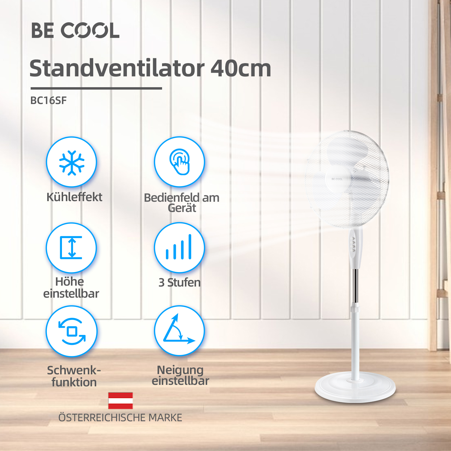 Ein weißer Standventilator steht auf einem weißen Boden vor einer weißen Wand. Er hat eine österreichische Flagge.