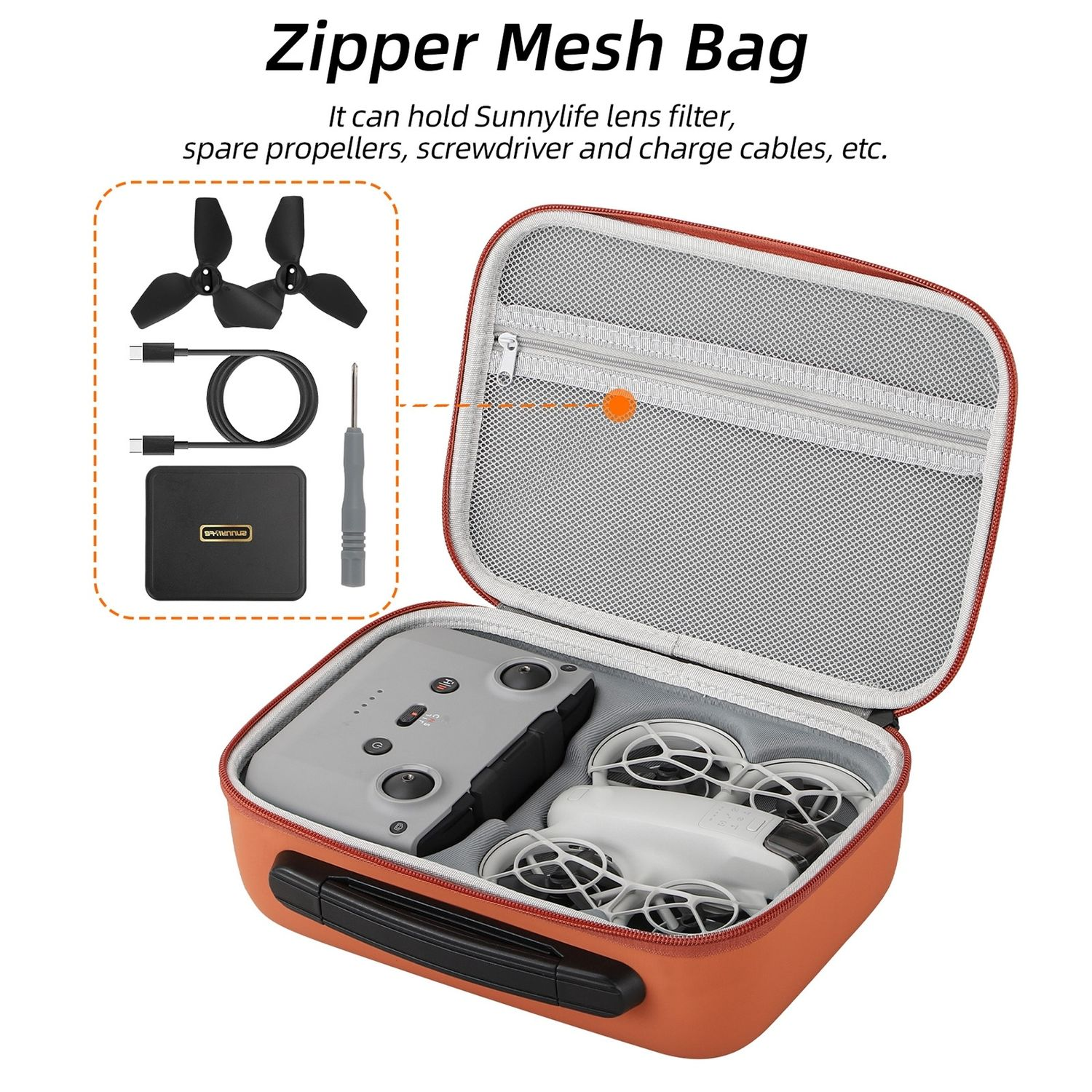Custodia arancione con drone, oggetti di scena e accessori. Include una borsa a rete con cerniera ed etichette di testo.