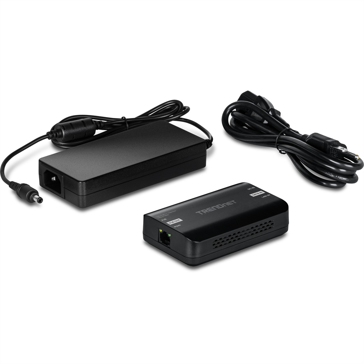 Zasilacz i urządzenia TRENDnet, w tym czarny zasilacz.