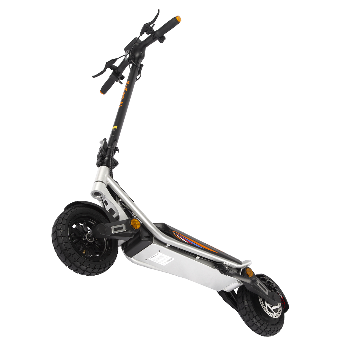 Biało-czarny skuter z pomarańczowymi akcentami, z niskiego kąta.
