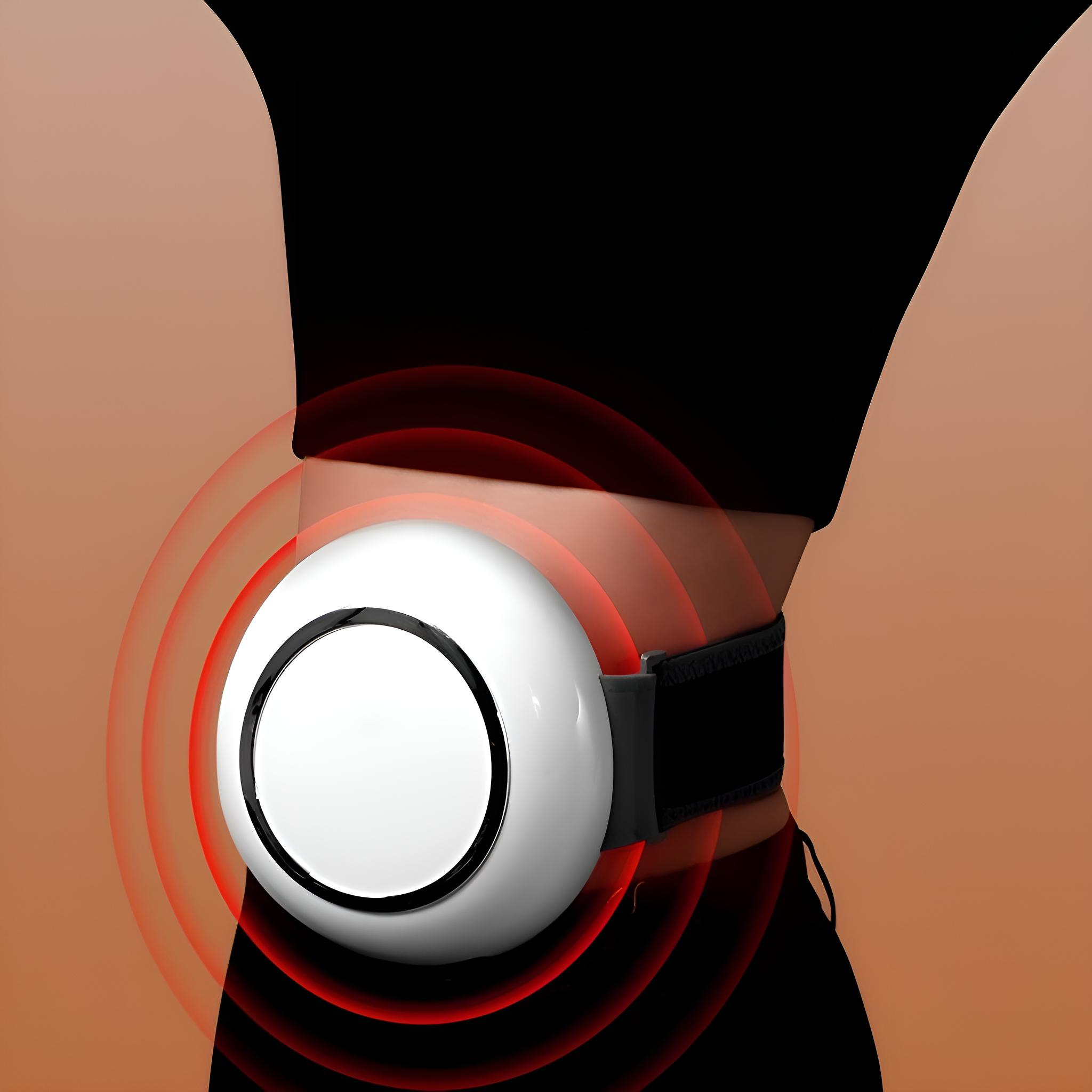 Person trägt einen schwarzen Gürtel. Ein weißes Massagegerät um die Taille, mit roten, strahlenden Kreisen.