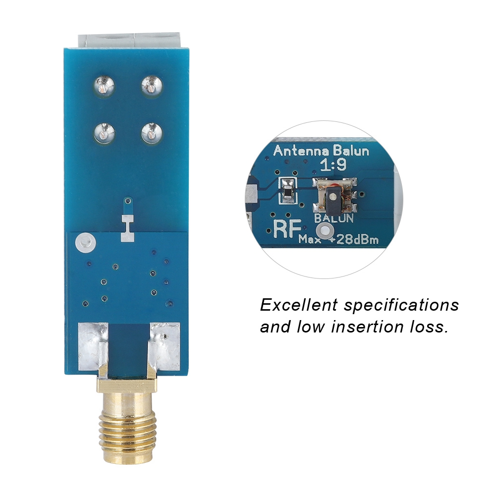 Eine blaue Leiterplatte mit Text und goldenem Stecker.