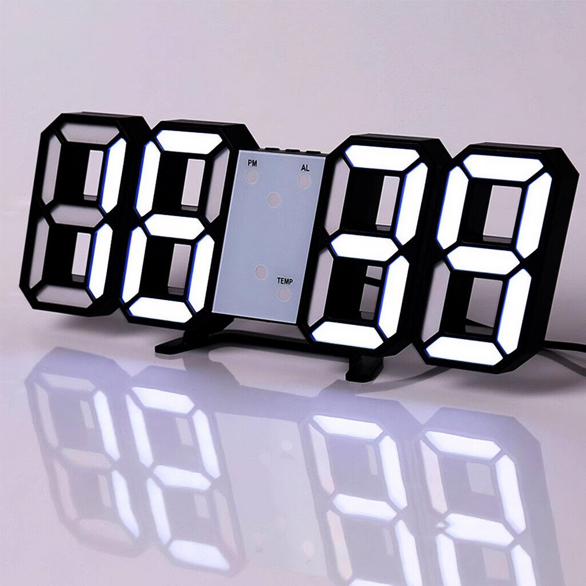 Eine schwarze Digitaluhr mit weißen Ziffern auf weißem Untergrund, Lichtreflexion darunter.