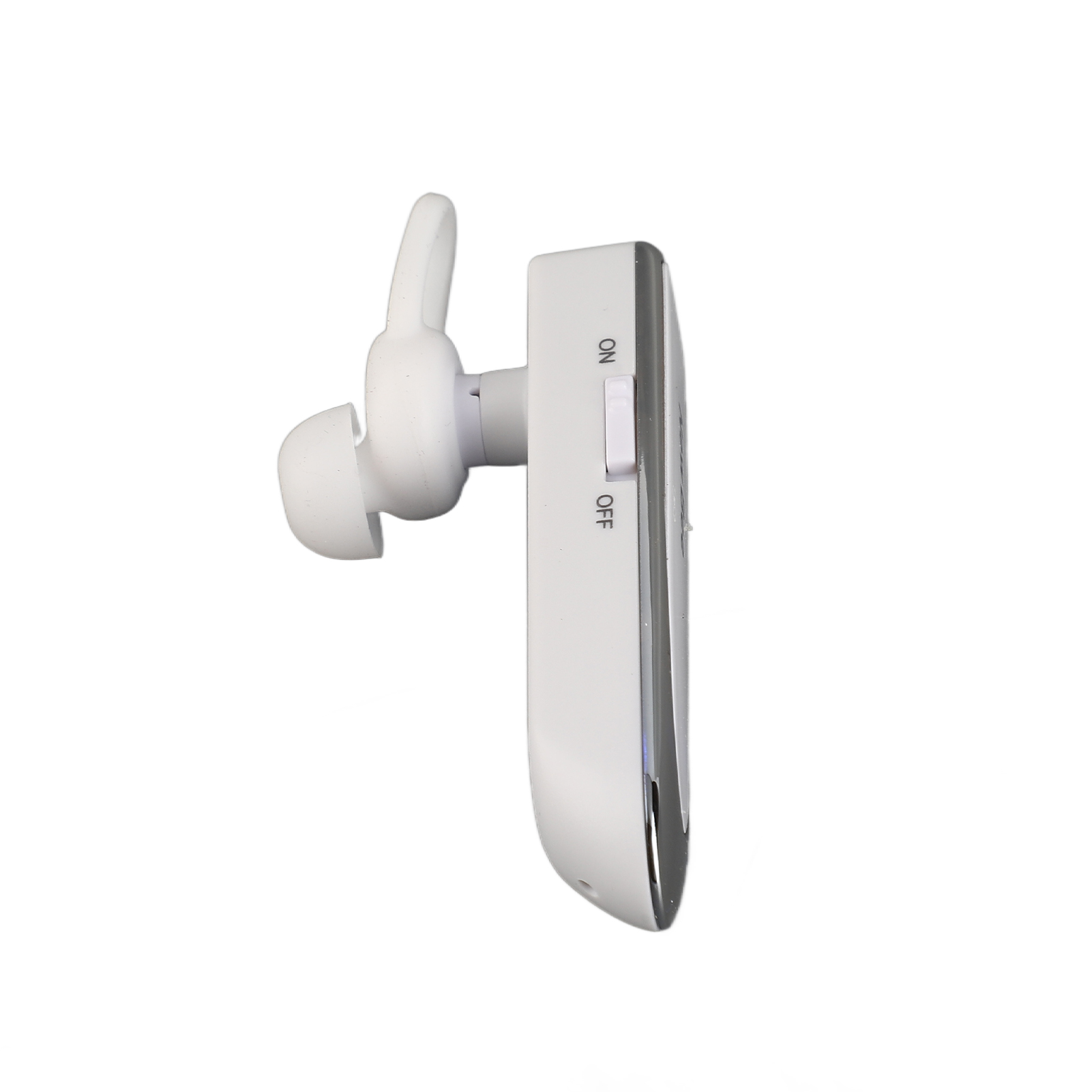 Ein weißes Bluetooth-Headset mit Ein-/Ausschalter und Ladeanschluss, auf weißem Hintergrund.