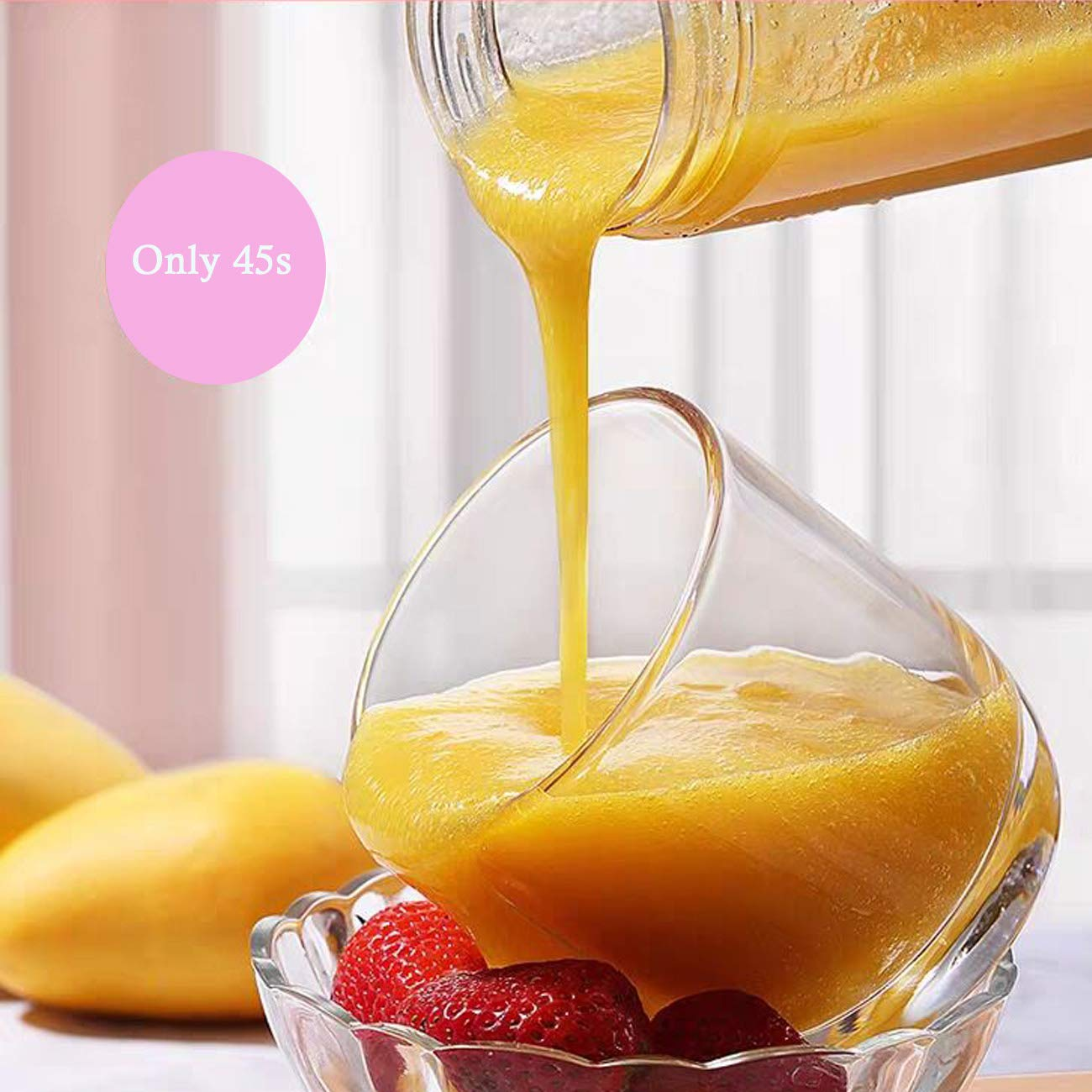 Gelbe Flüssigkeit wird in ein Glas mit Erdbeeren gegossen, rosa Kreistext: Nur 45s.