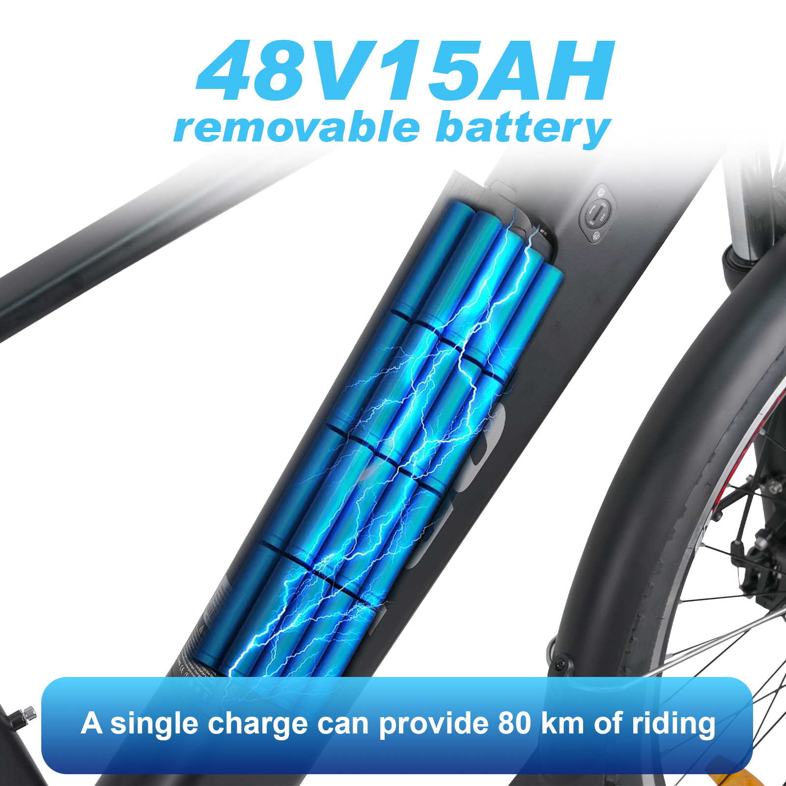 Zbliżenie baterii z tekstem na białym tle.