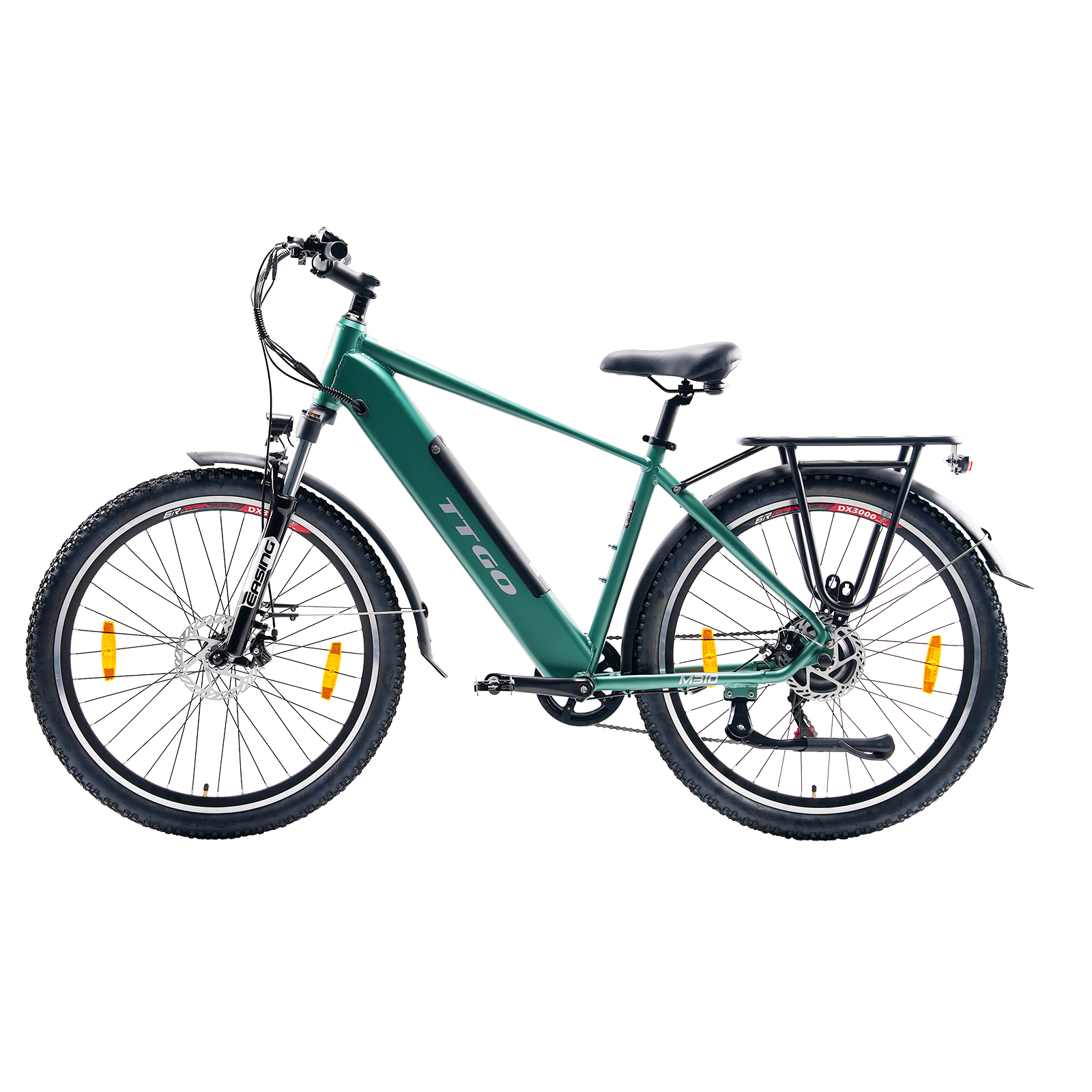 Zielony rower elektryczny na białym tle. Marka 'TTGO'. Bagażnik i błotniki.