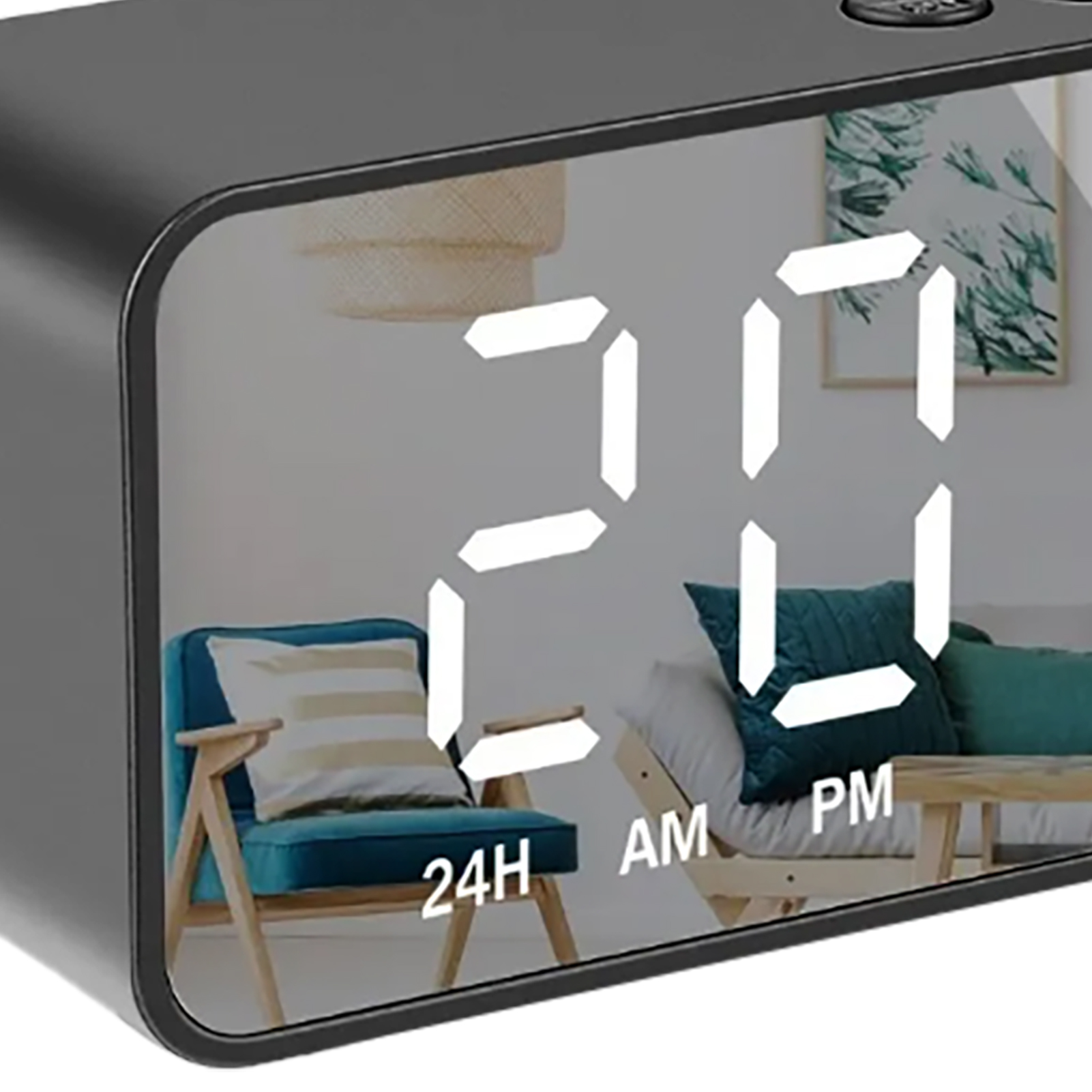 Digitaler Wecker zeigt 2:11 Uhr morgens, mit Raumspiegelung.