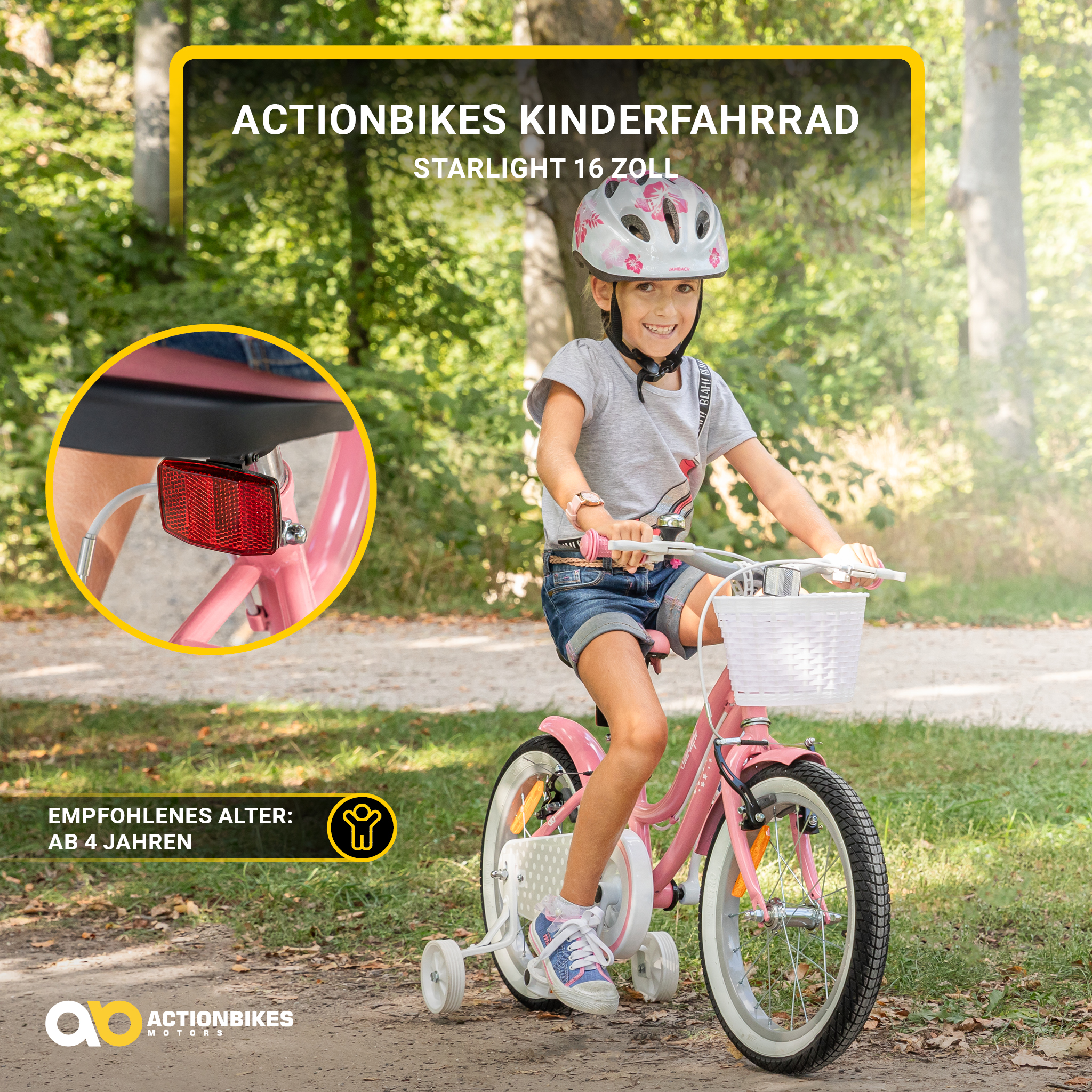 Ein Mädchen auf einem rosa Fahrrad mit Stützrädern, mit Helm, in einem Park.
