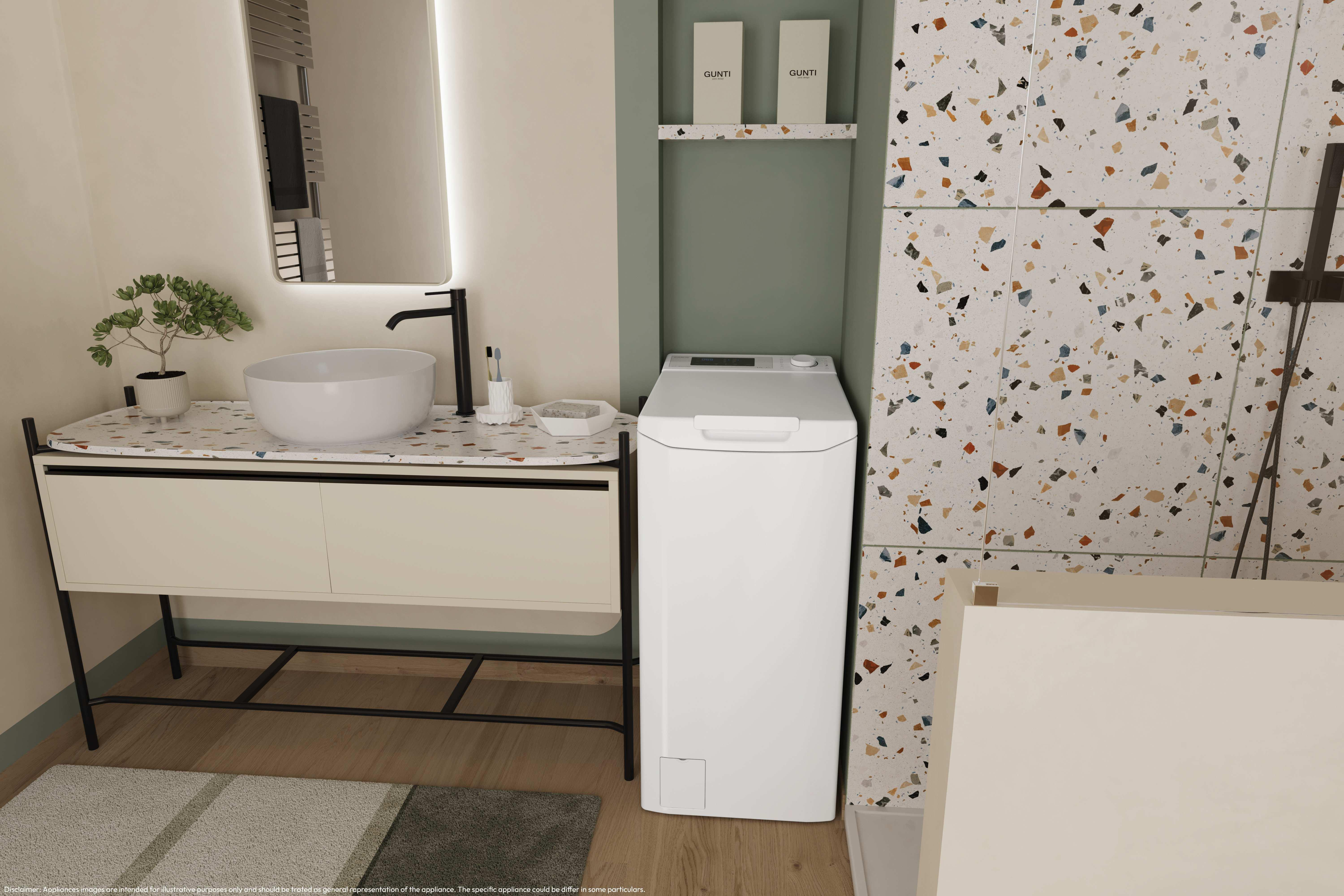Bagno con lavatrice bianca, lavandino, specchio e accessori.