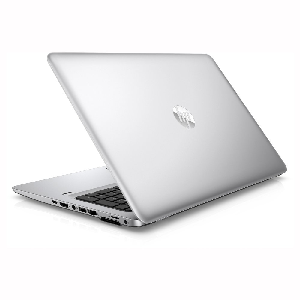 Geschlossener silberner Laptop mit HP-Logo auf der Rückseite, Anschlüsse an der Seite sichtbar.