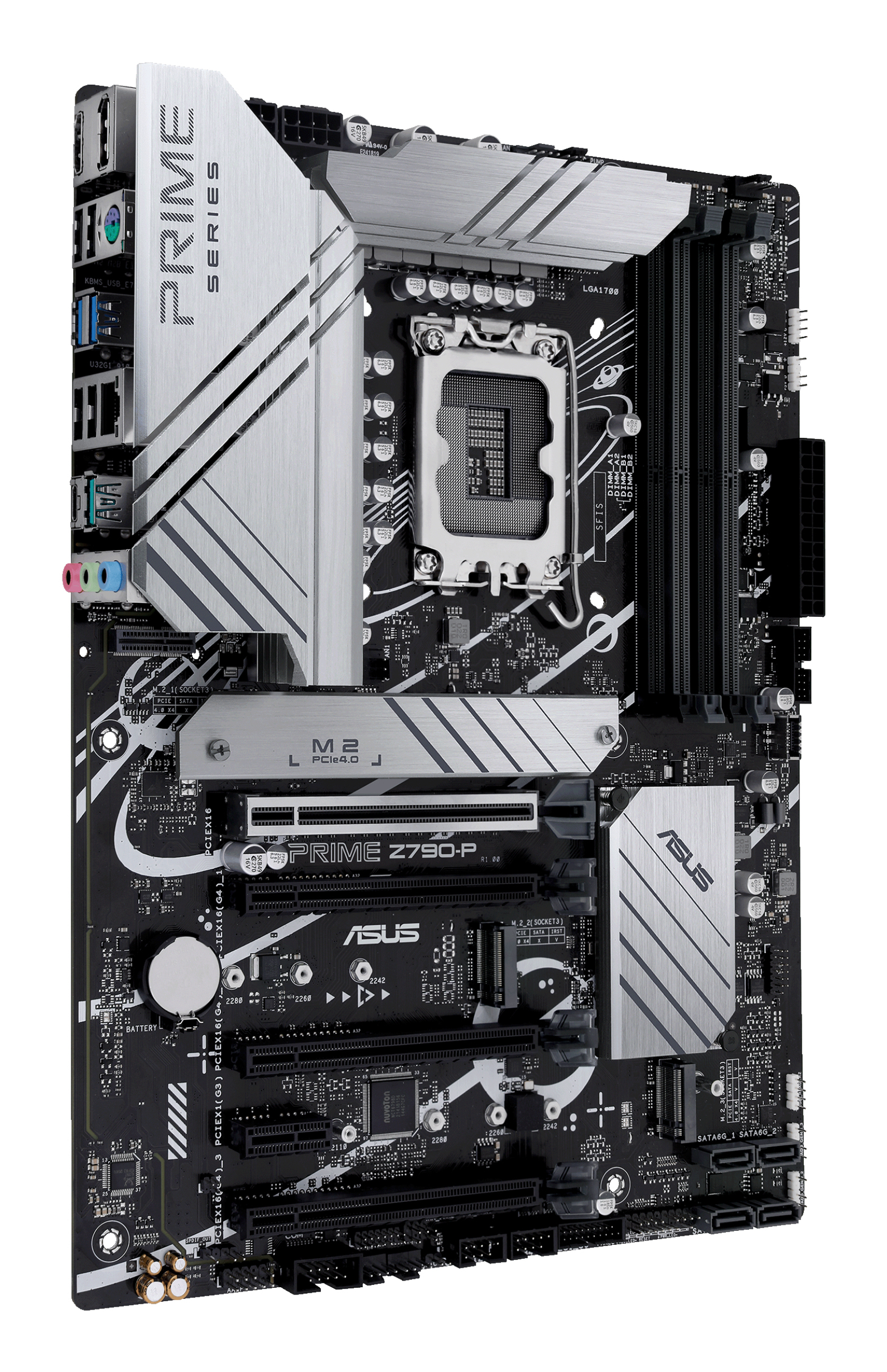 Ein schwarzes und silbernes Computer-Motherboard vor weißem Hintergrund. Es hat viele Komponenten.