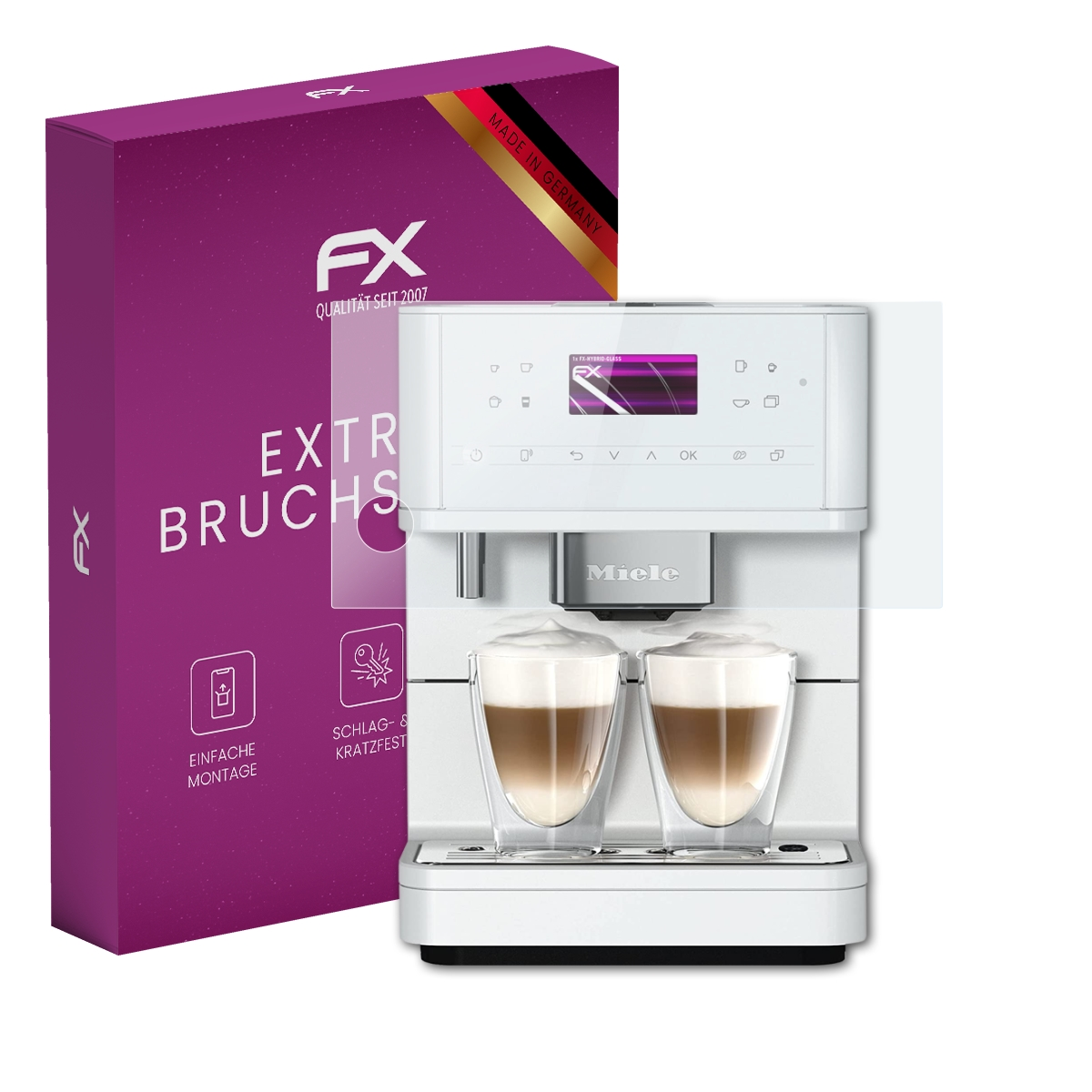 Weiße Kaffeemaschine mit zwei Kaffeegläsern. Eine lila Schachtel mit dem FX-Logo ist links.