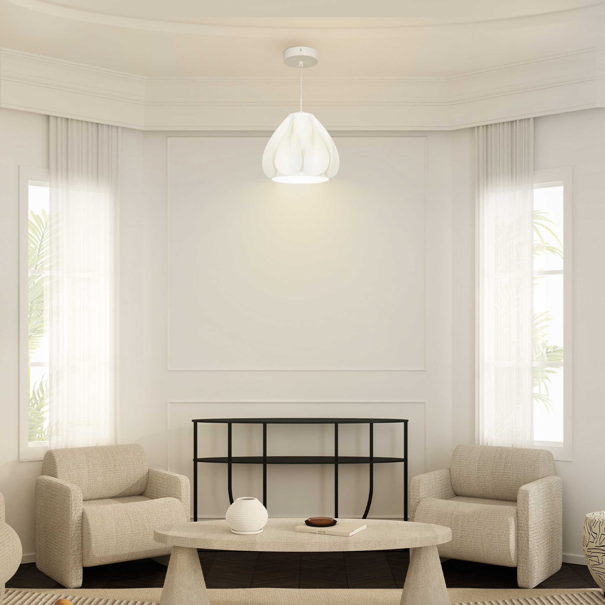 Una lámpara colgante blanca cuelga sobre una sala de estar con dos sillones y una mesa de centro.