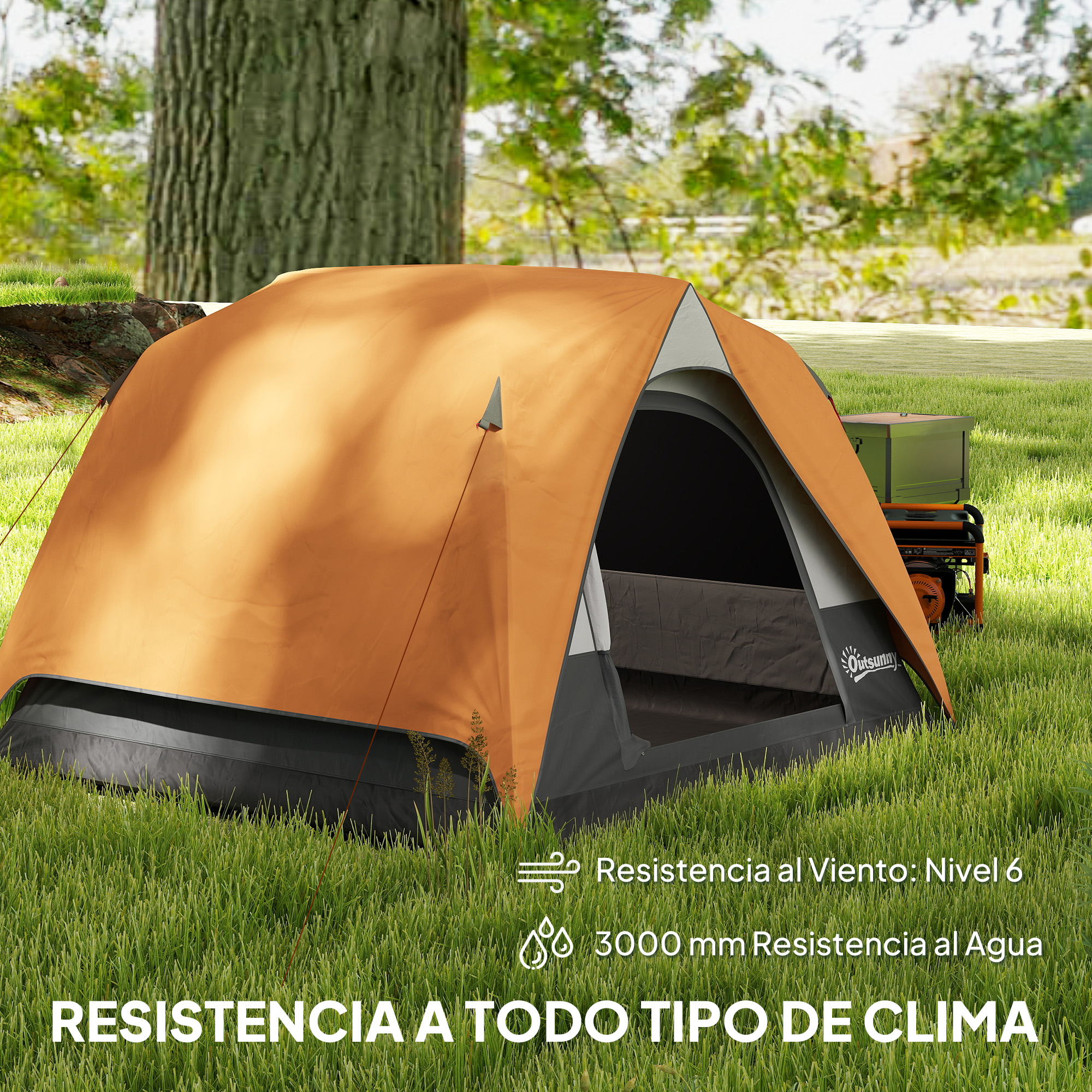 Tienda naranja sobre hierba, generador al fondo. Árboles verdes al fondo y texto en la parte inferior.