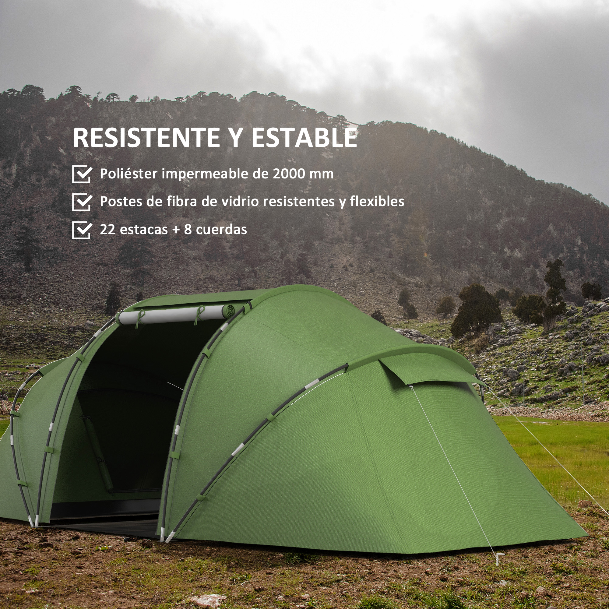 Una tienda verde montada en un campo cubierto de hierba con una cordillera al fondo.