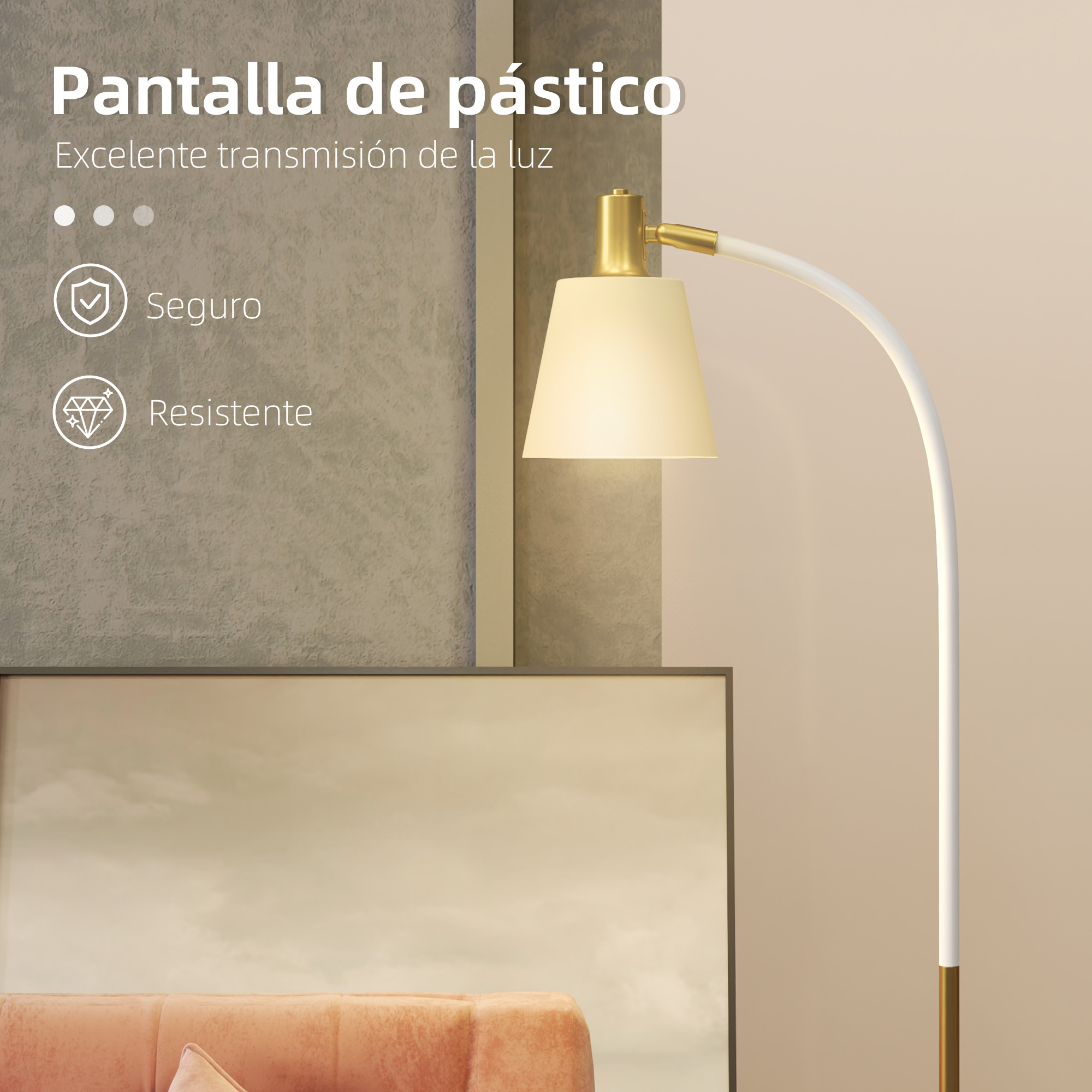 Una lámpara de pie blanca y dorada junto a una pared, con texto sobre la pantalla de plástico.