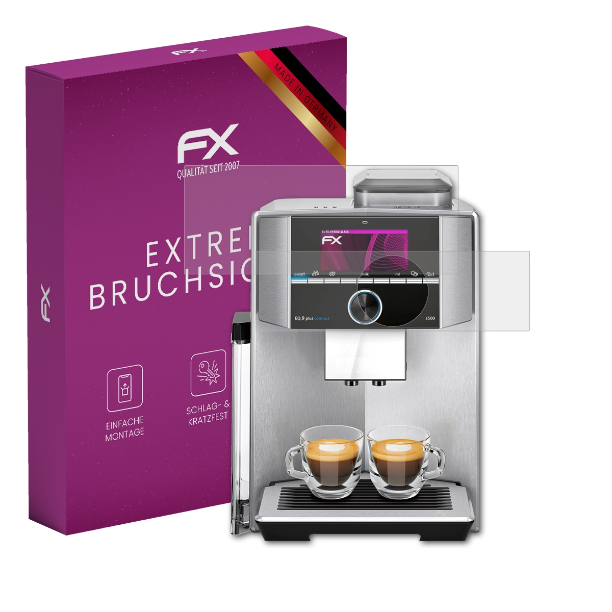 Kaffeemaschine mit Displayschutzfolie und lila Box. Zwei Kaffeetassen stehen davor.
