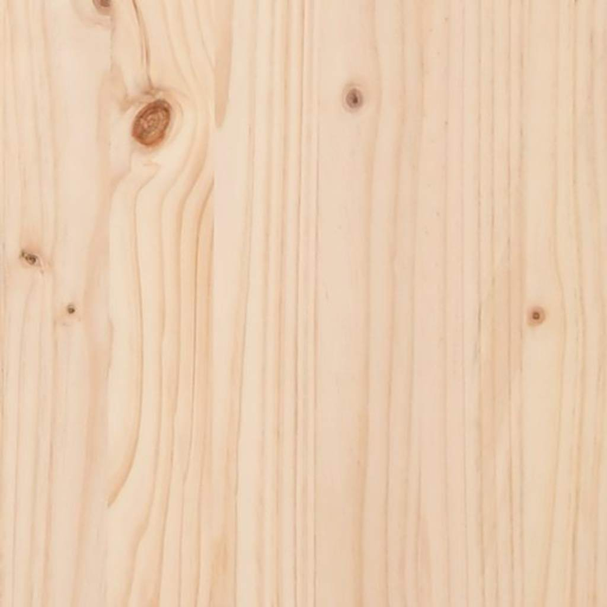 Nahaufnahme einer Holzoberfläche. Die Holzmaserung ist sichtbar, mit Astlöchern und Farbvariationen.
