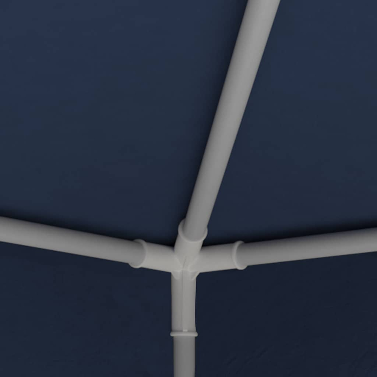 Connettore bianco su sfondo di tessuto blu navy. La struttura è utilizzata per un gazebo.