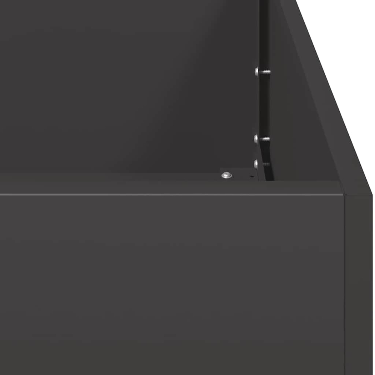 Nahaufnahme einer dunklen, grauen Metalleck-Ecke.