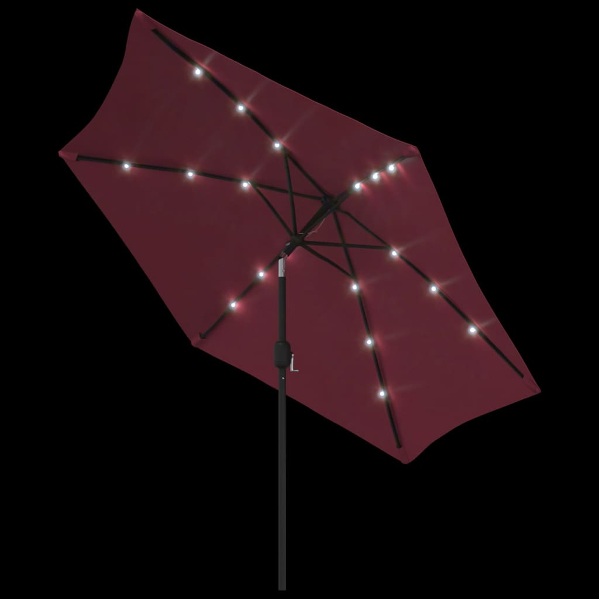 Ein weinroter Regenschirm ist geöffnet und mit Lichtern beleuchtet. Der Hintergrund ist schwarz.