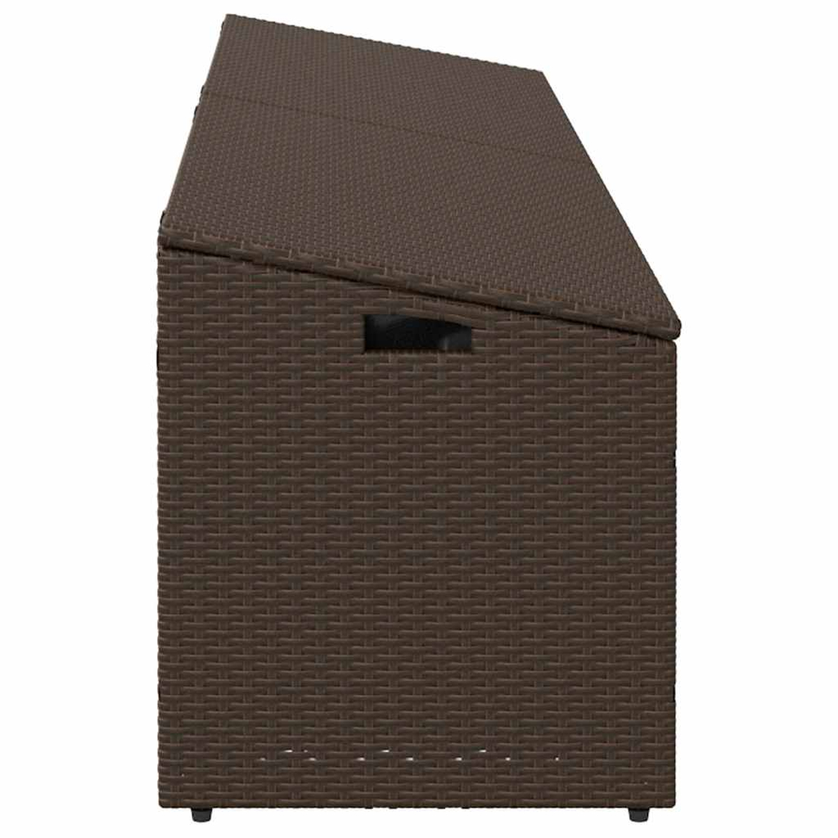 Braune Aufbewahrungsbox aus Rattan, Deckel leicht geöffnet. Seitenansicht.