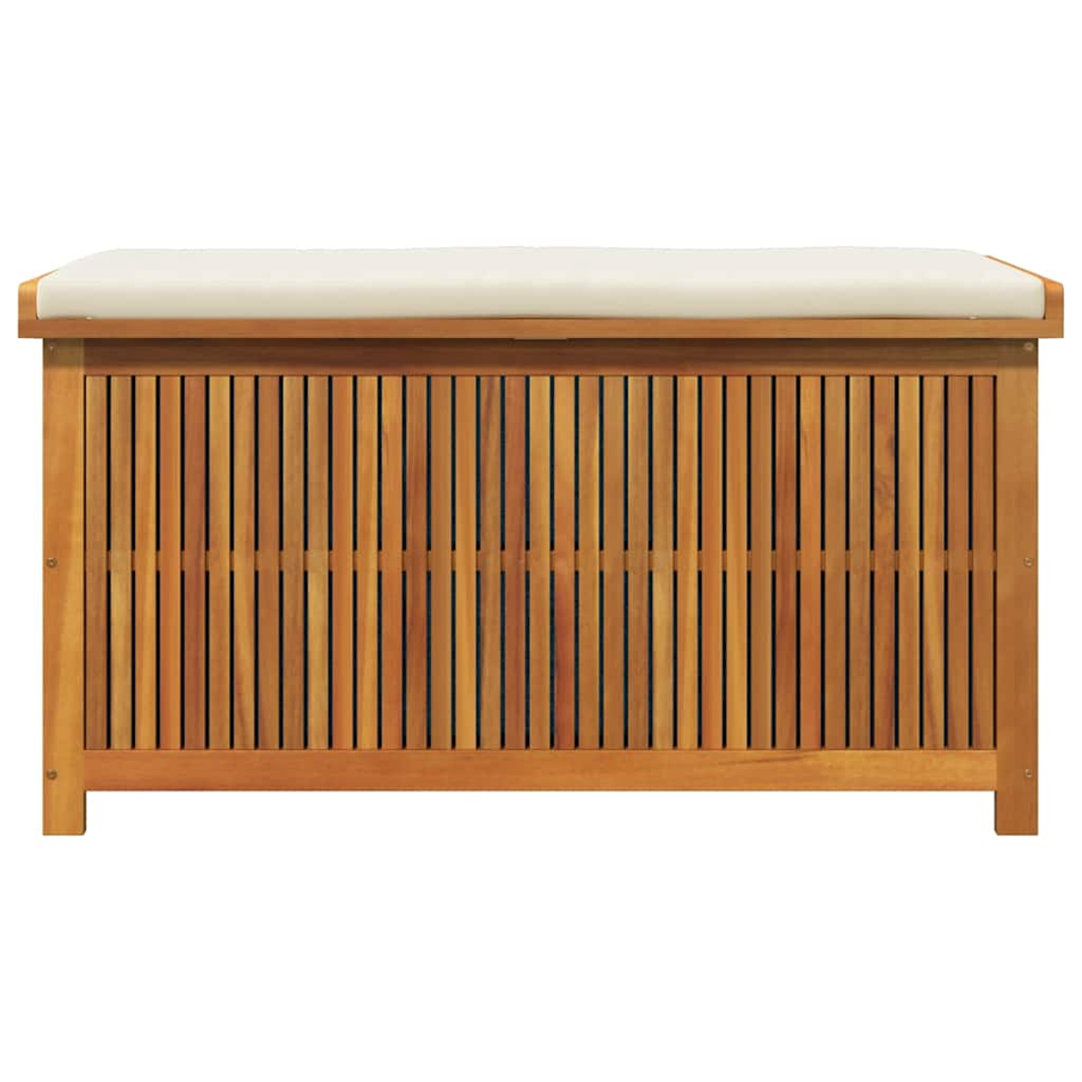 Holz-Aufbewahrungsbank mit cremefarbenem Kissen. Es hat eine Lamellenfront und ein schlichtes Design.