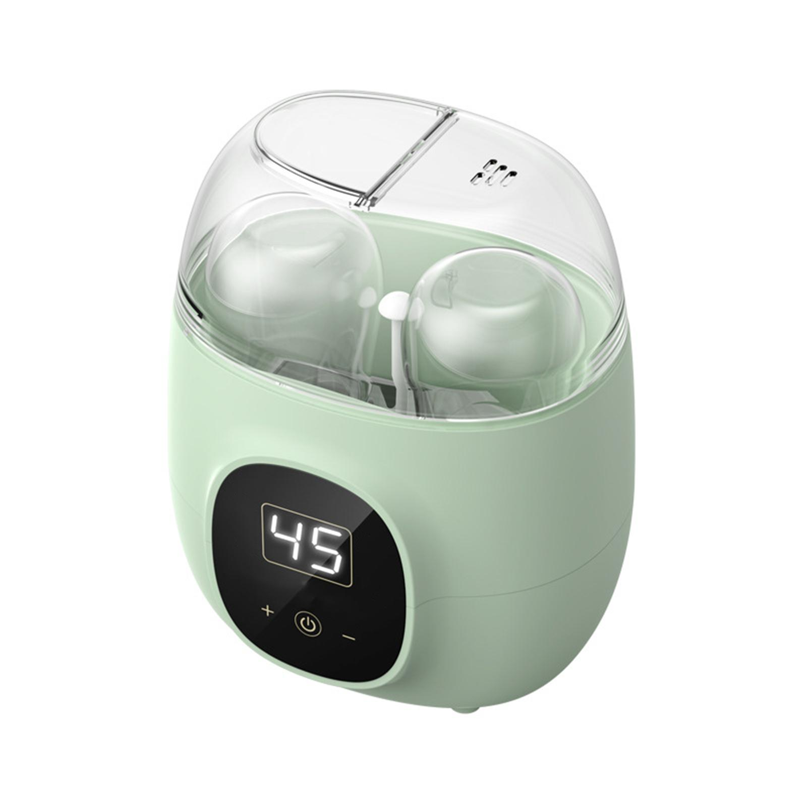 Grüner und weißer Babyflaschensterilisator. Digitalanzeige zeigt 45. Durchsichtiger Deckel mit zwei Flaschen.