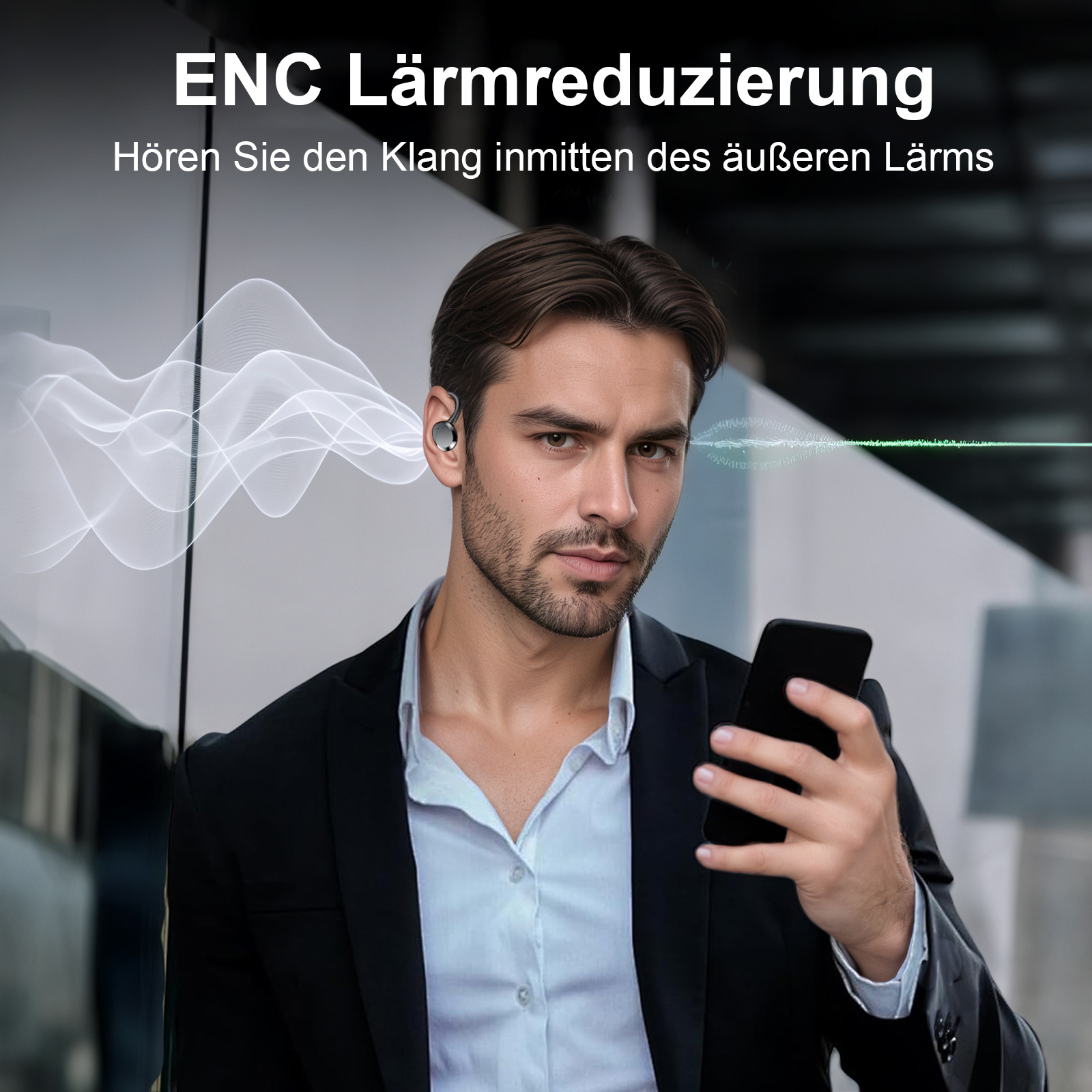 Ein Mann im Anzug hält ein Telefon, mit Ohrhörern in den Ohren. Grafische Schallwellen überlagern ihn.
