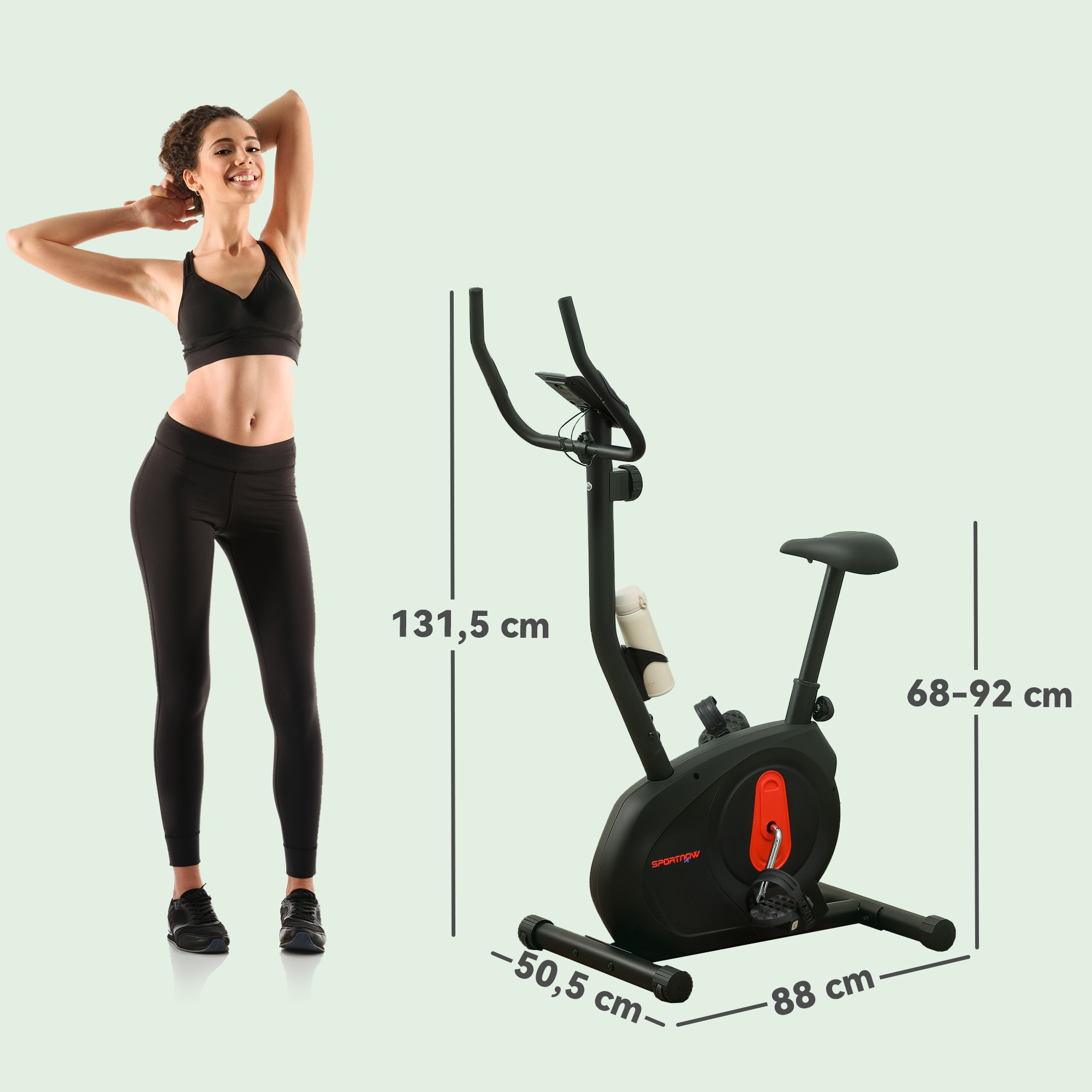 Una mujer posando con una bicicleta estática, destacando dimensiones: altura 131,5 cm, base 88 cm y 50,5 cm.