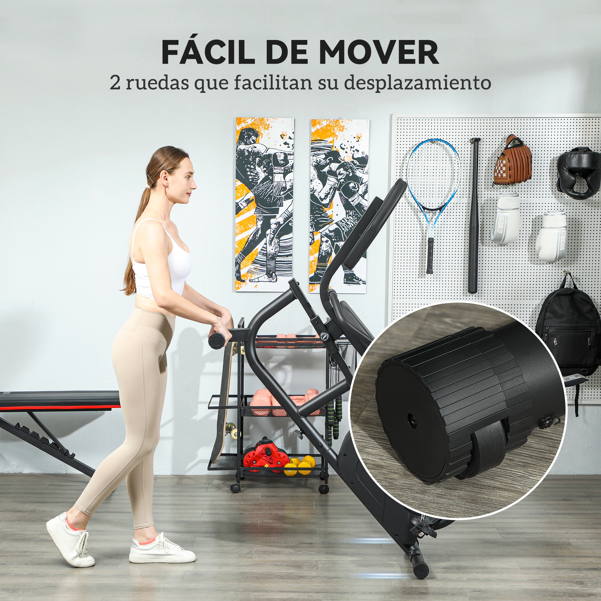 Mujer caminando junto a una máquina elíptica. El fondo incluye equipos de gimnasia y arte.