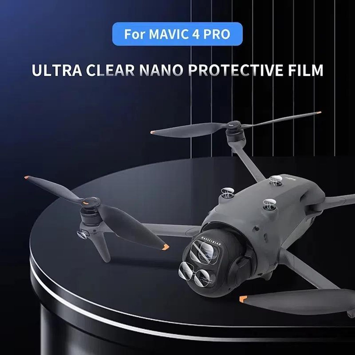 Un drone grigio è posizionato su una superficie nera riflettente su uno sfondo blu scuro, promuovendo una pellicola protettiva nano ultra trasparente.