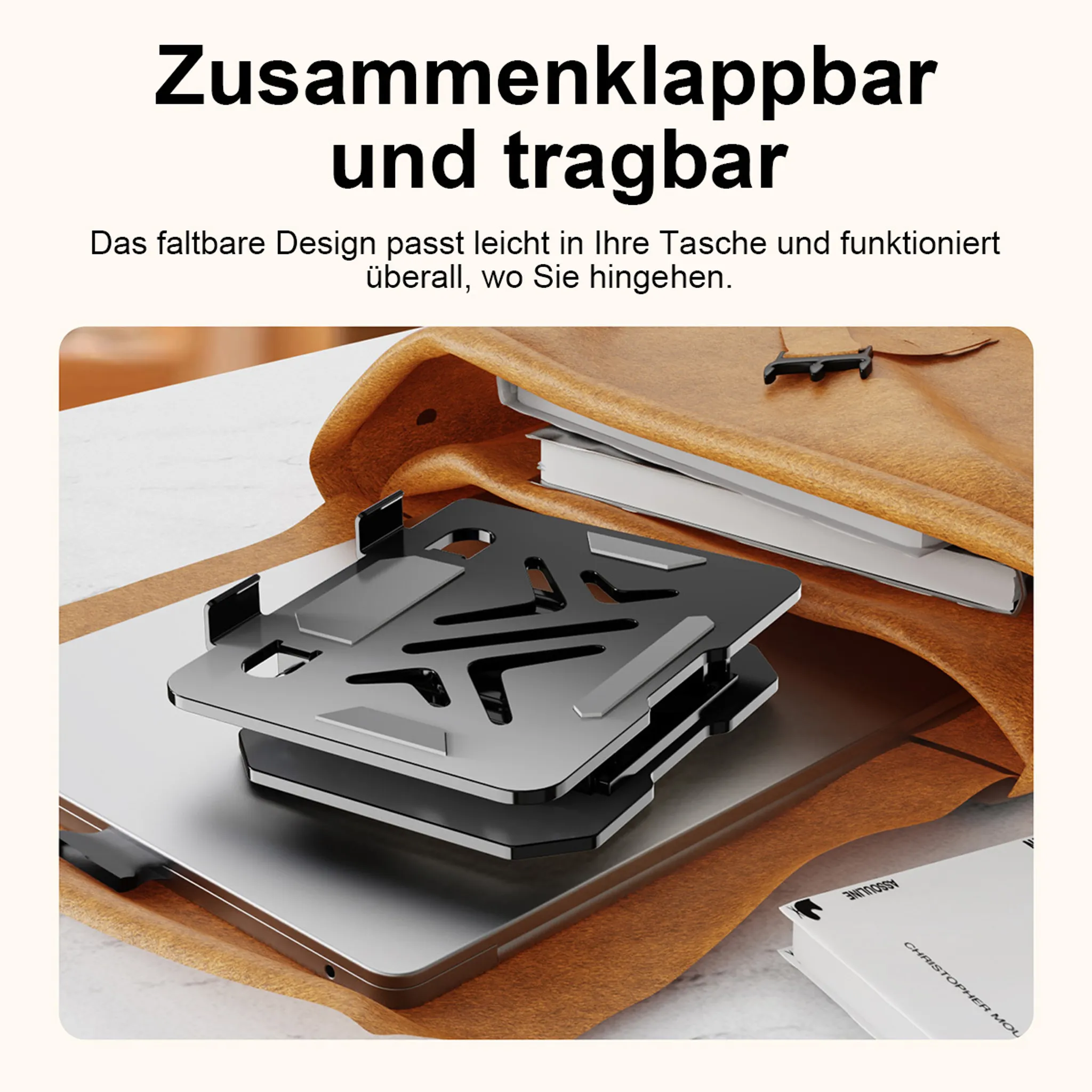 Ein faltbarer Laptopständer mit einem Laptop darauf, der auf einem Schreibtisch steht. Text auf Deutsch.