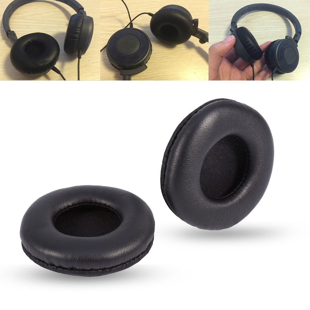 Verschiedene Winkel von Kopfhörer-Ohrpolstern, mit Headsets und auf weißer Oberfläche.