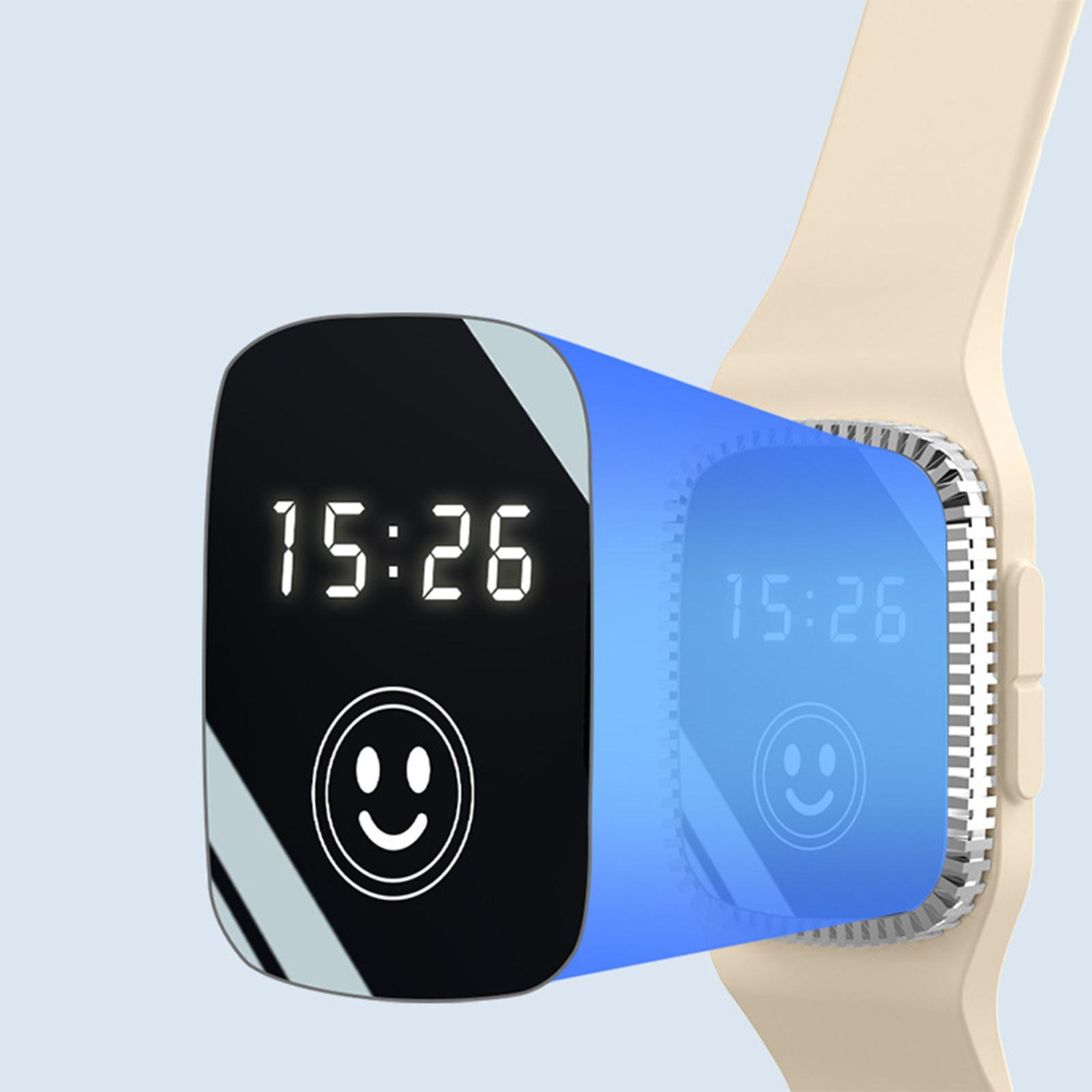 Nahaufnahme eines Smartwatch-Bildschirms, der die Uhrzeit und ein Smiley zeigt.