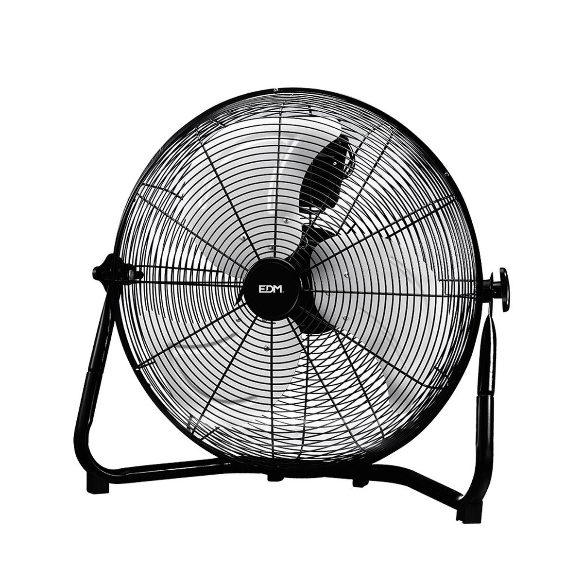 Ventilatore nero con gabbia, su un supporto. Il ventilatore ha pale dietro una griglia metallica.