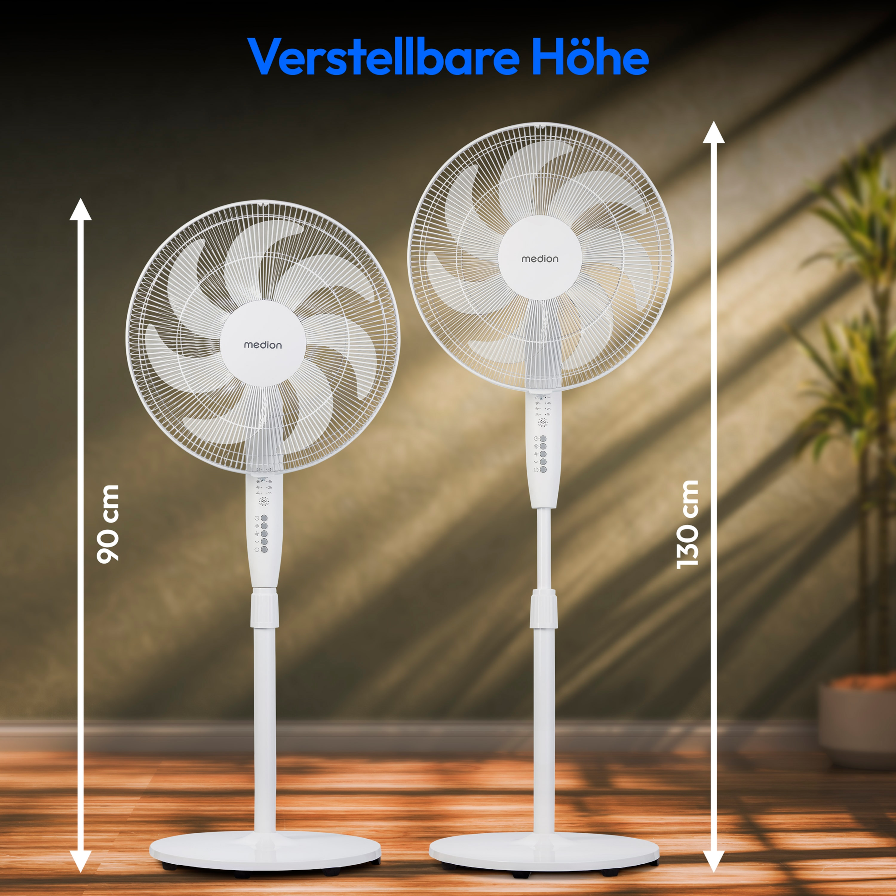 Zwei weiße Ventilatoren mit verstellbarer Höhe werden gezeigt. Einer ist auf 90 cm, der andere auf 130 cm eingestellt.