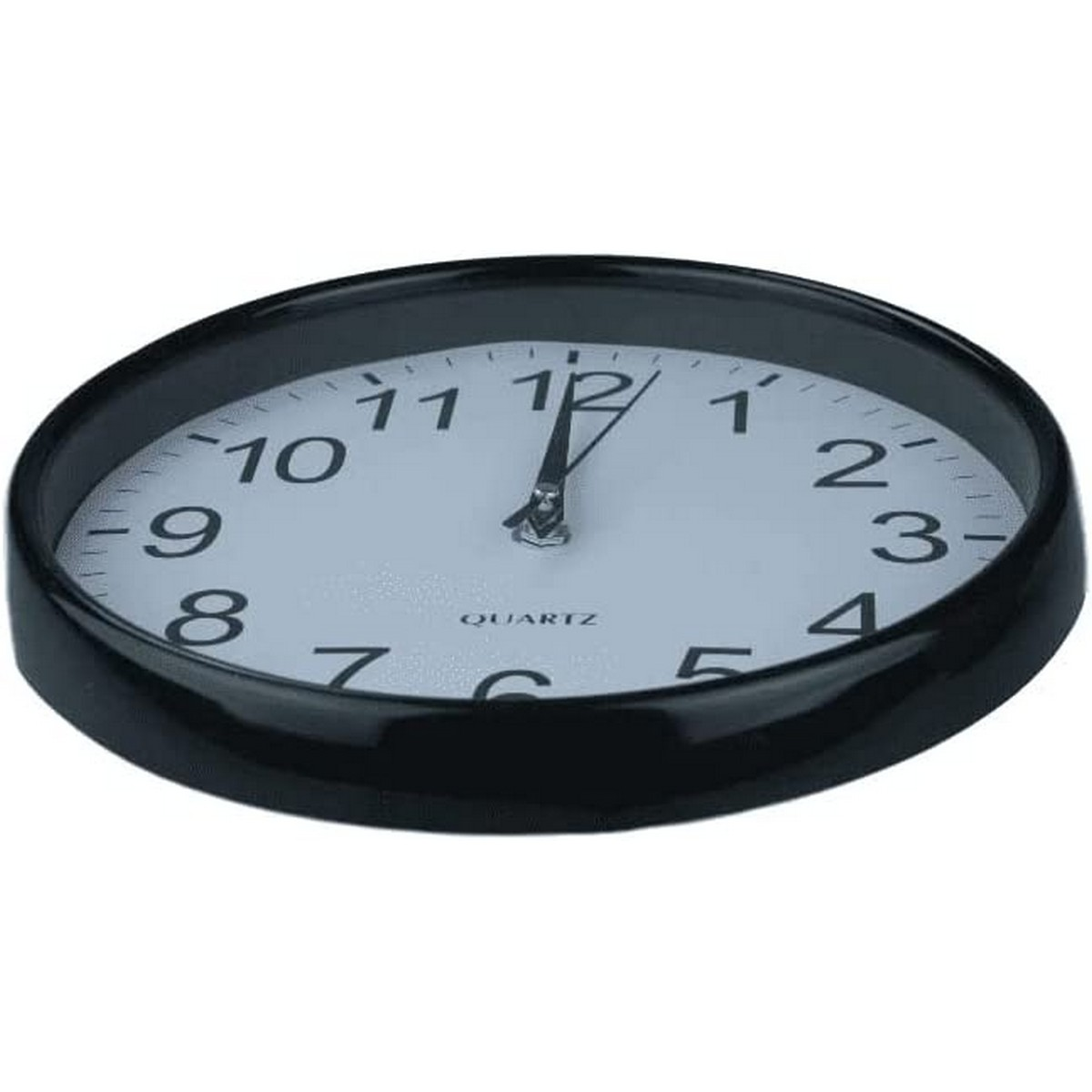 Un orologio nero con quadrante bianco, che segna quasi le 12.