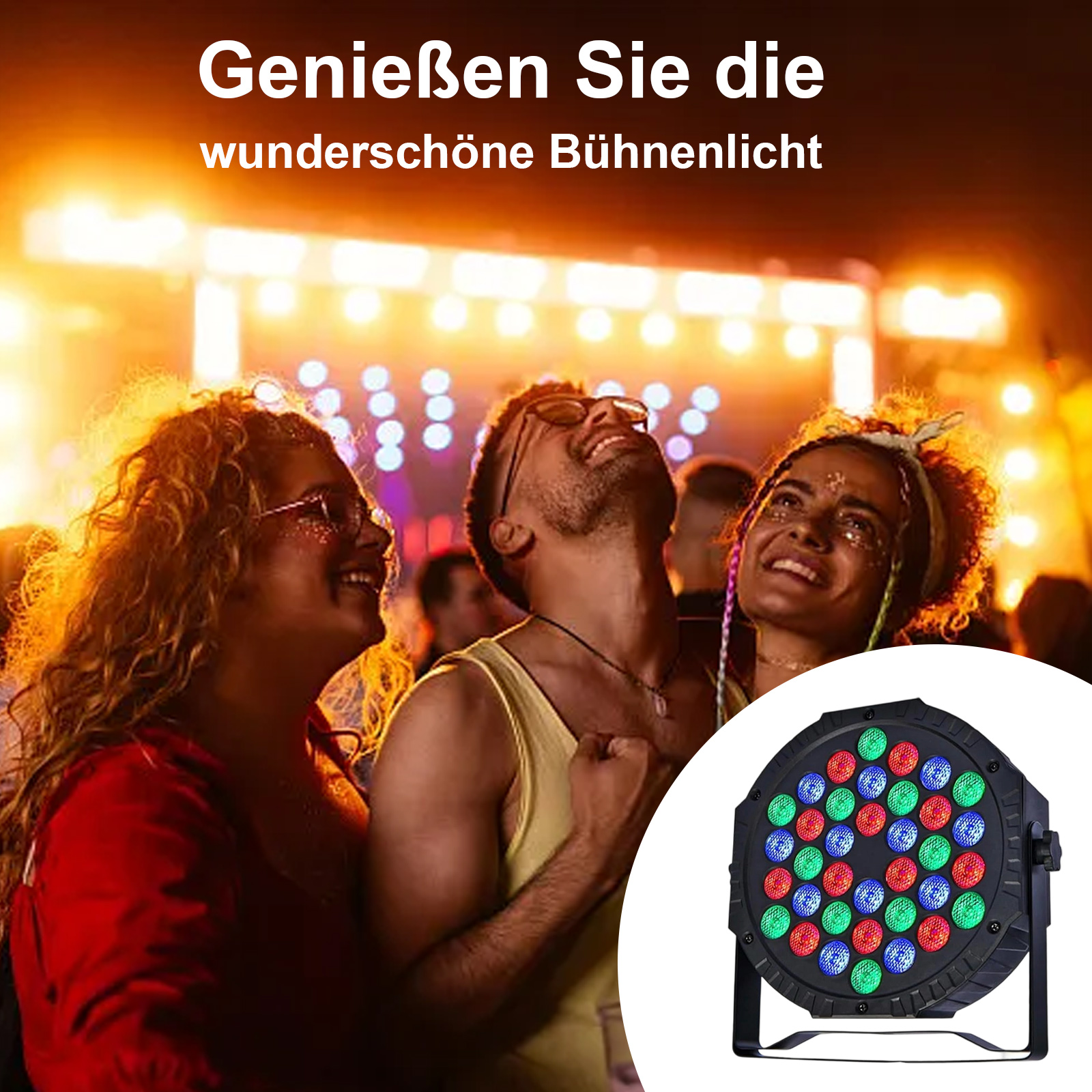 Drei lächelnde Personen, die auf die Bühnenlichter blicken. Ein Bühnenlicht auf der rechten Seite.