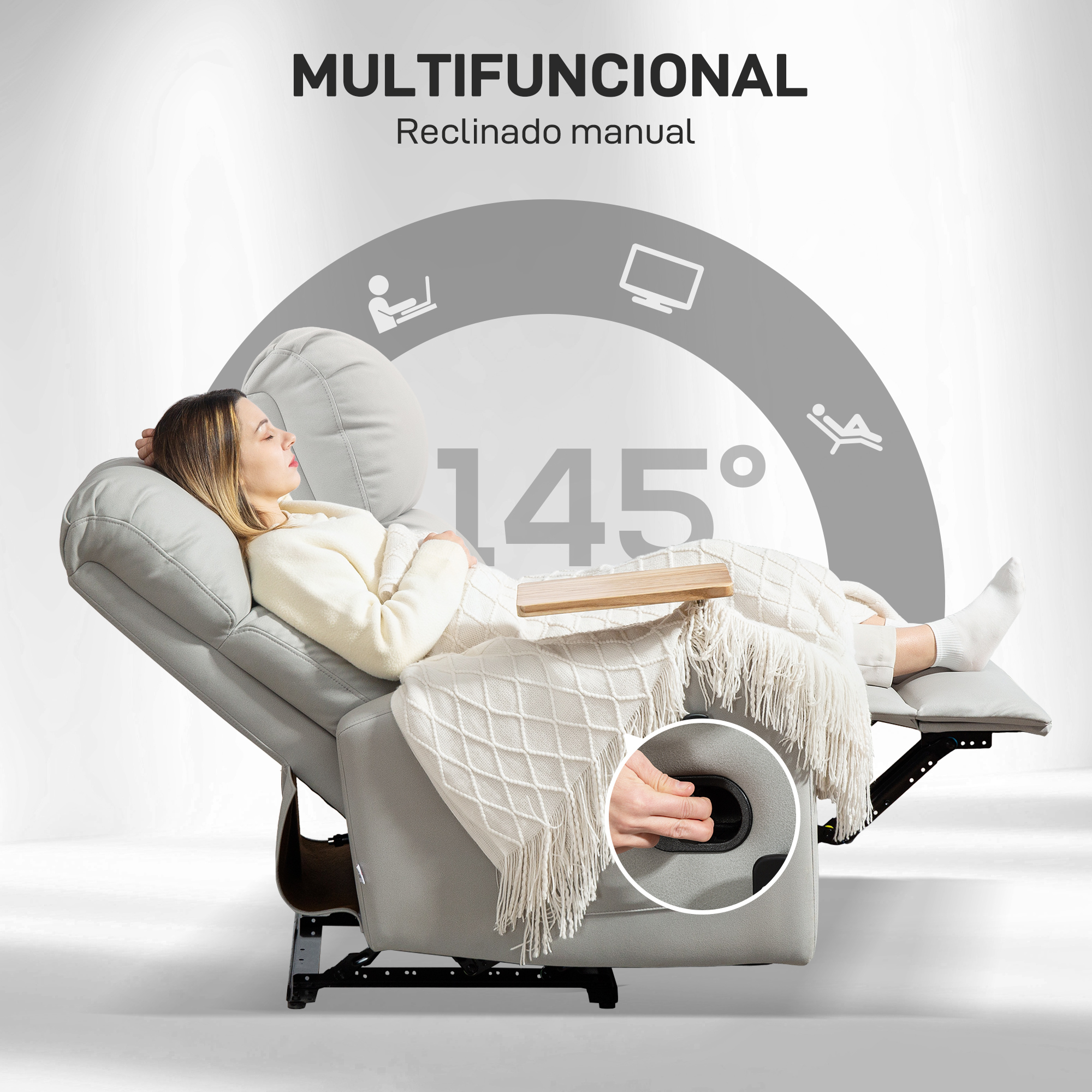 Mujer reclinada en un sillón reclinable gris con bandeja y manta, ángulo de 145°.