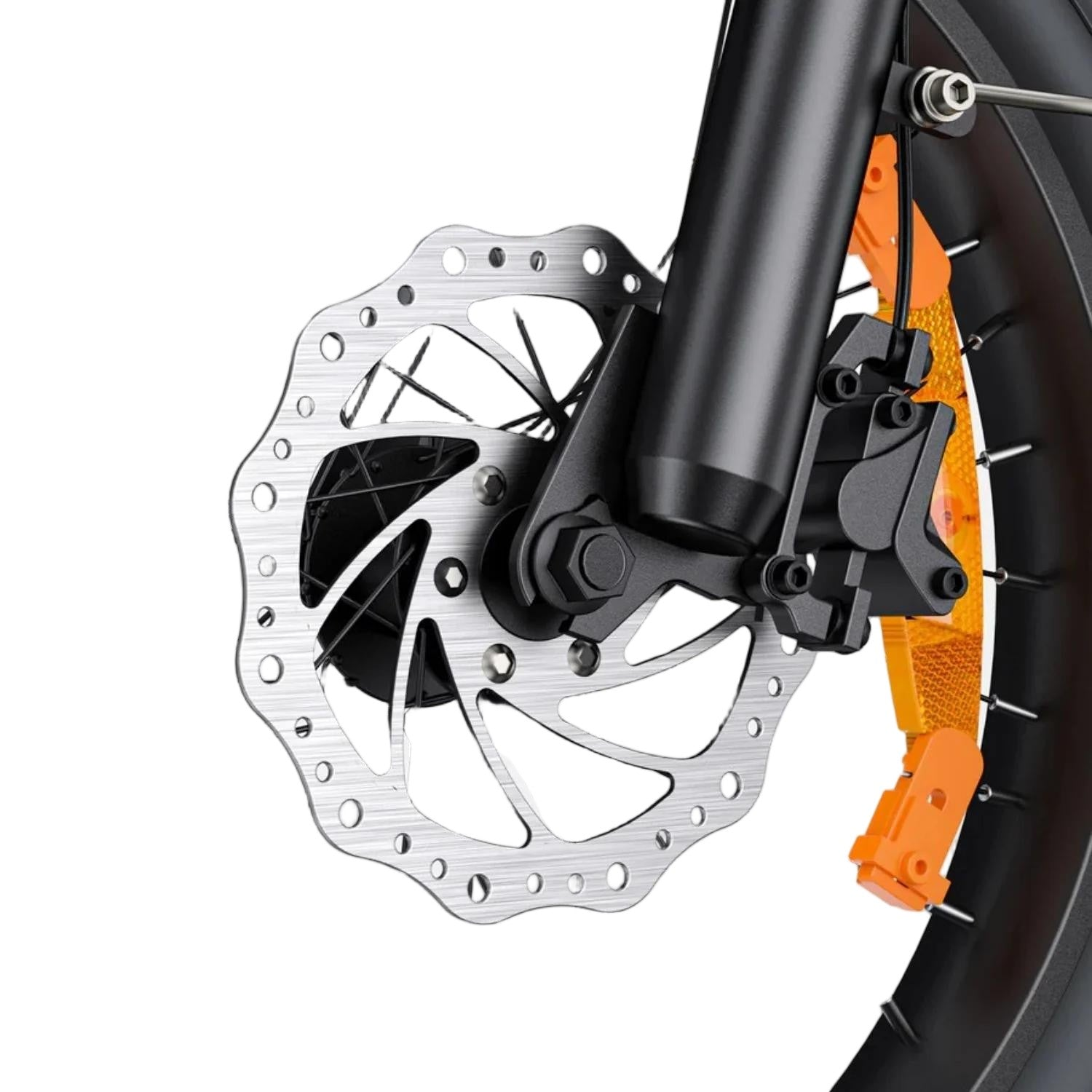 Primer plano de una rueda de bicicleta con freno de disco sobre fondo blanco.