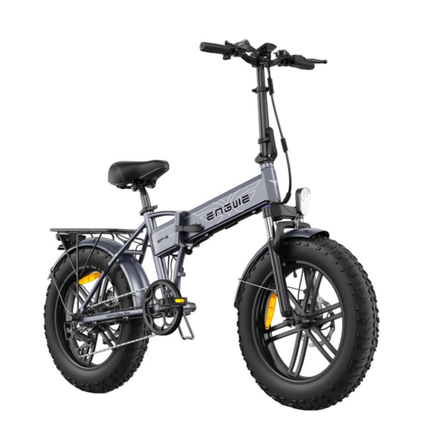 Bicicleta eléctrica ENGWE gris con neumáticos negros. Tiene portaequipajes y faro.