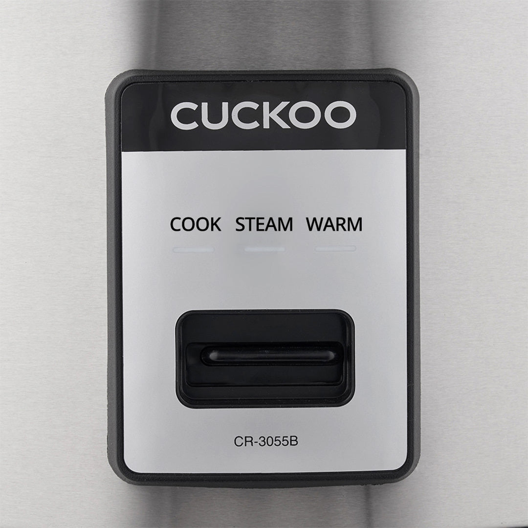 Nahaufnahme eines Cuckoo-Reiskocher-Bedienfelds mit Tasten zum Kochen, Dampfgaren und Warmhalten.