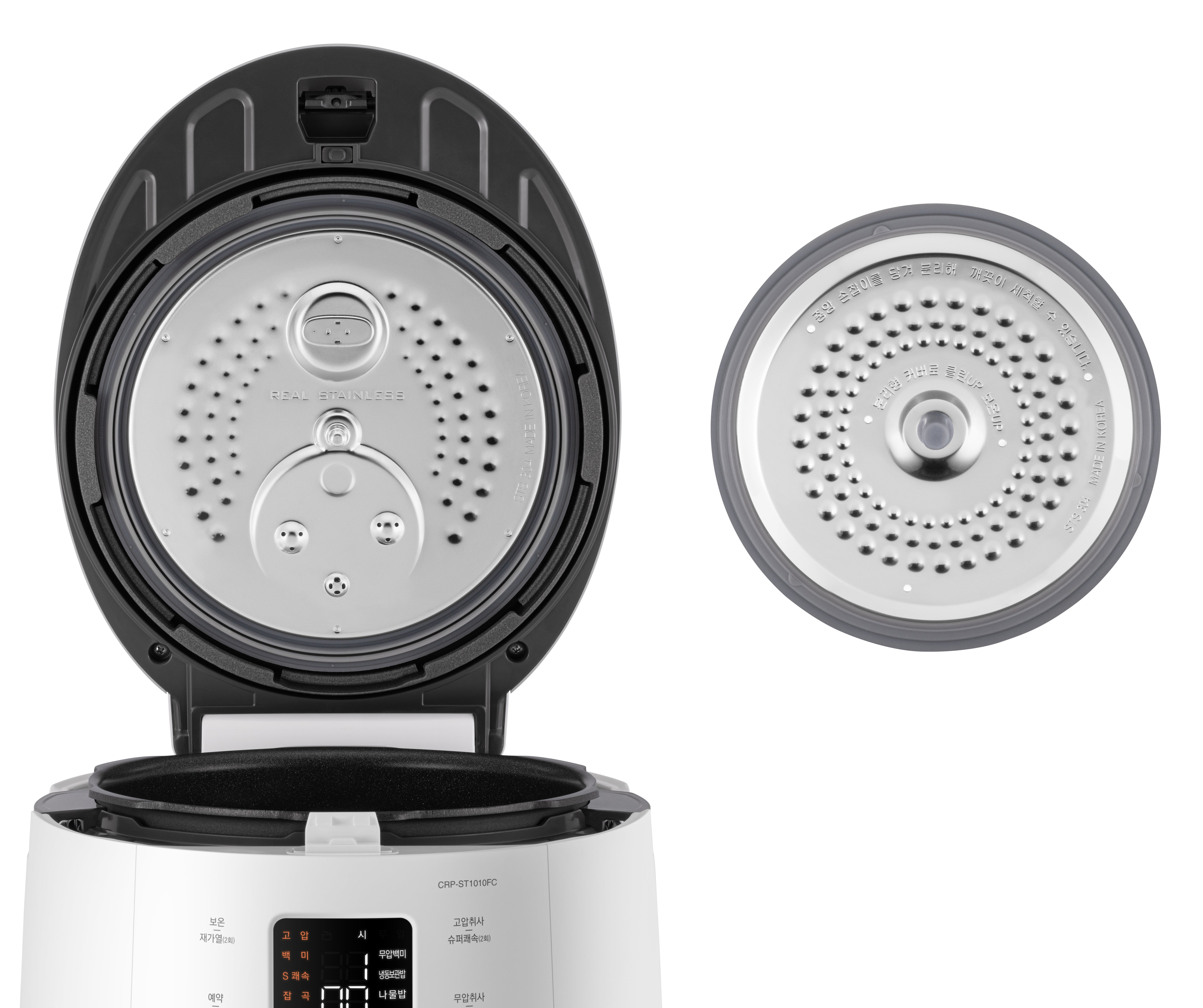 Biały garnek do gotowania ryżu z otwartą pokrywą i oddzielną częścią wewnętrzną.