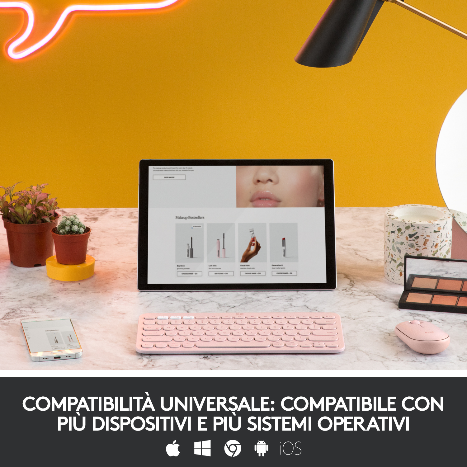 Una tastiera rosa con un mouse e un tablet. Lo sfondo è giallo.